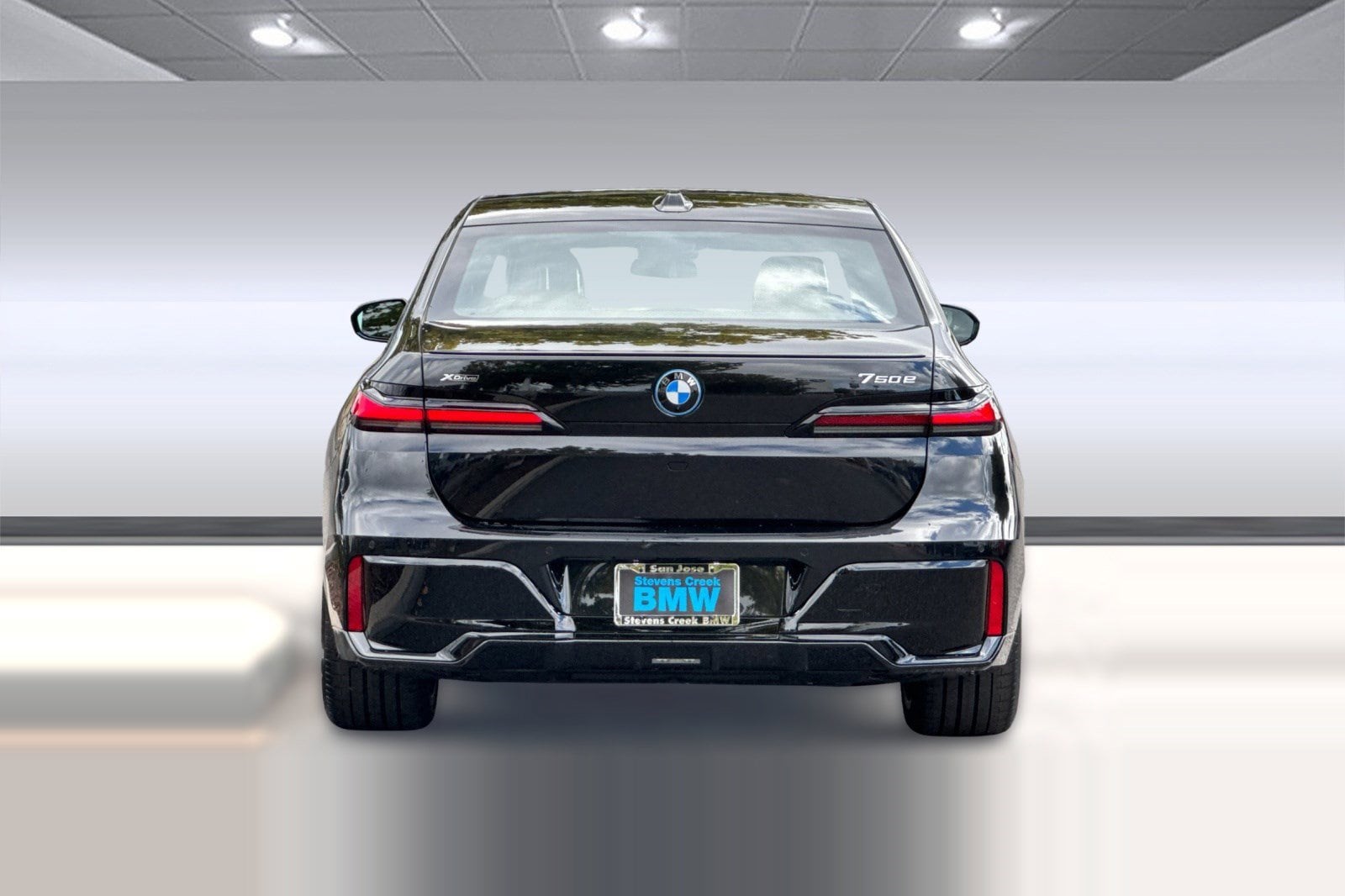 2026 BMW 7 Series 750e - Photo 9