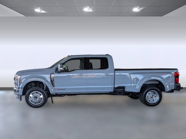 2025 Ford F-450 King Ranch photo 2