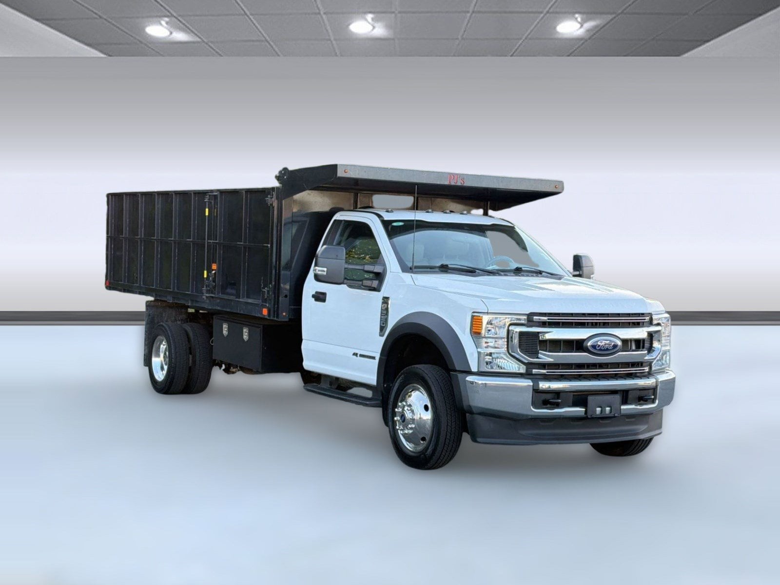 F-550 Chassis XL Truck Regular Cab