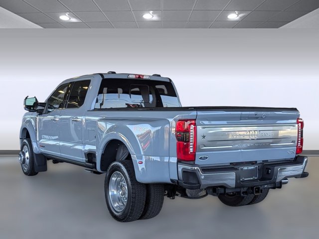 2025 Ford F-450 King Ranch photo 3