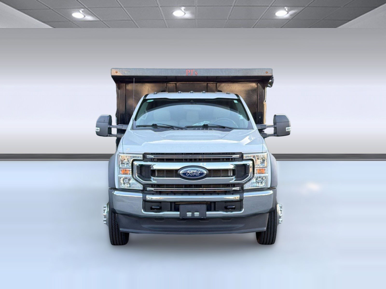 F-550 Chassis XL Truck Regular Cab