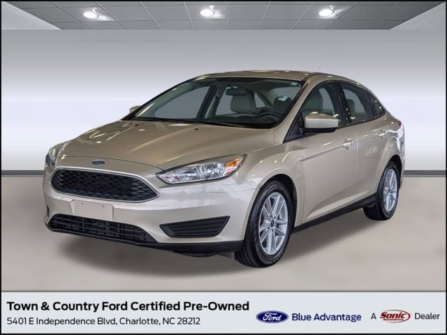 2018 Ford Focus SE's photo