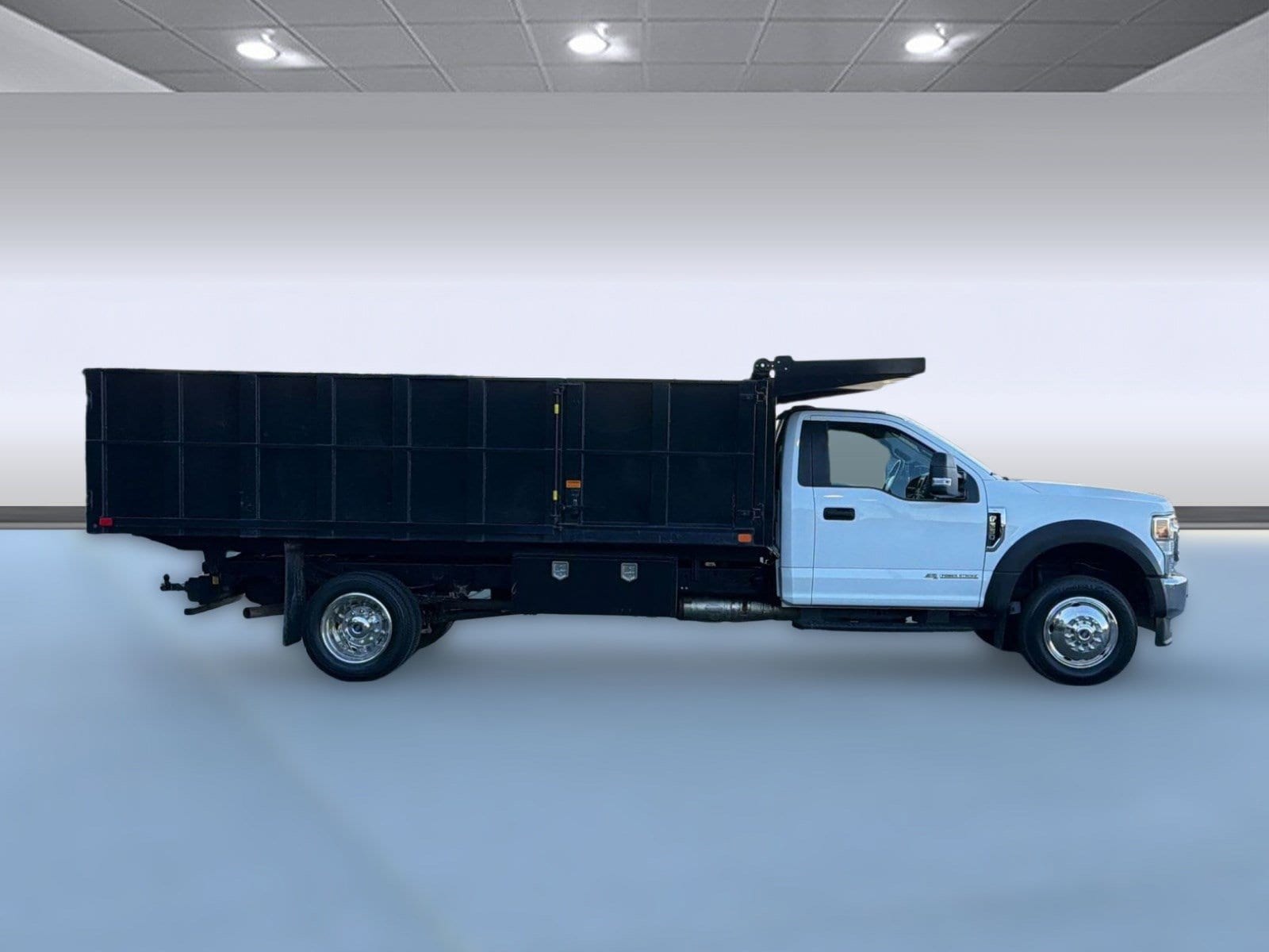 F-550 Chassis XL Truck Regular Cab