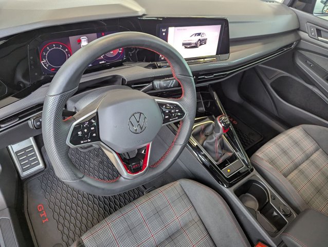 2024 Volkswagen Golf GTI 380 SE photo 3