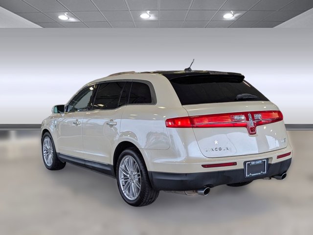 2018 Lincoln MKT Reserve photo 2