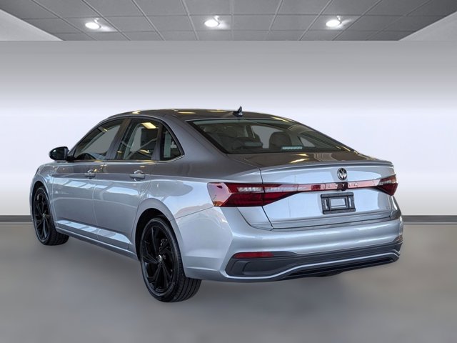 2025 Volkswagen Jetta SE photo 3