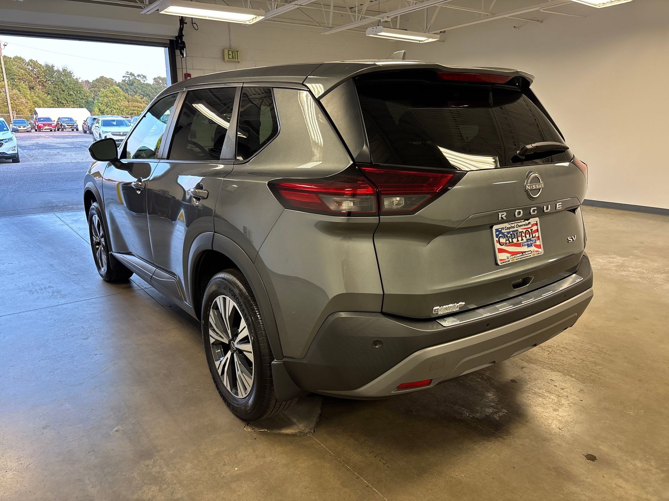 2022 Nissan Rogue SV photo 3