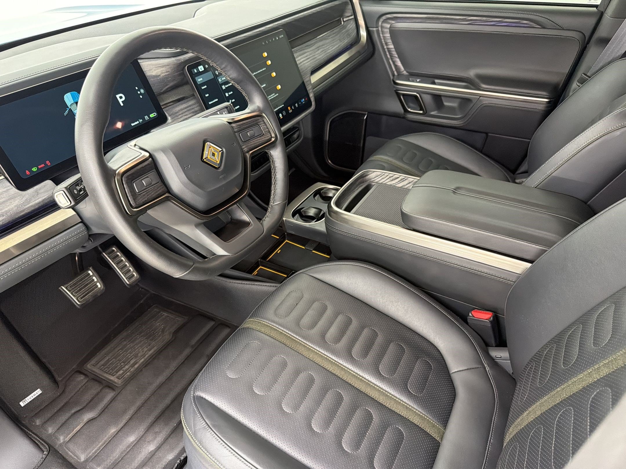 R1T Launch Edition Truck Crew Cab