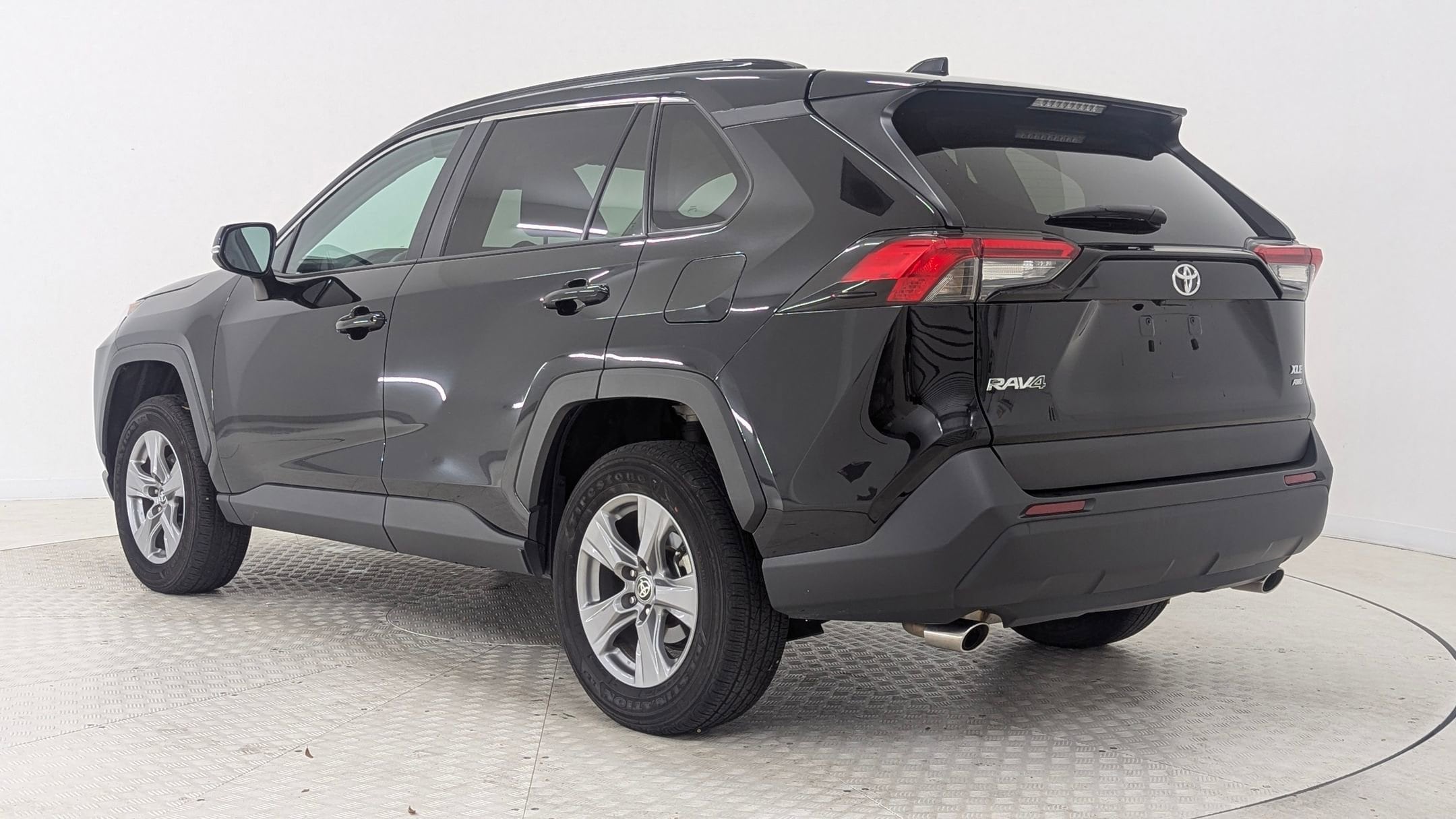 2024 Toyota RAV4 XLE photo 3
