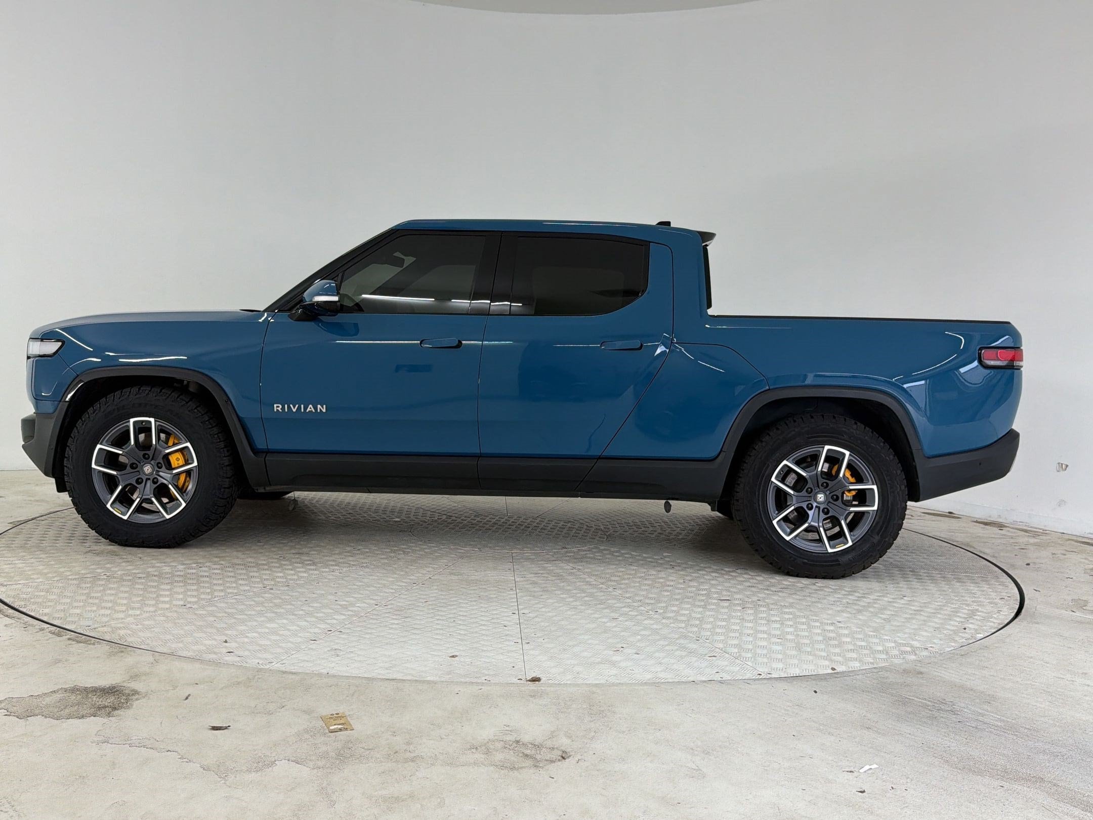 R1T Launch Edition Truck Crew Cab