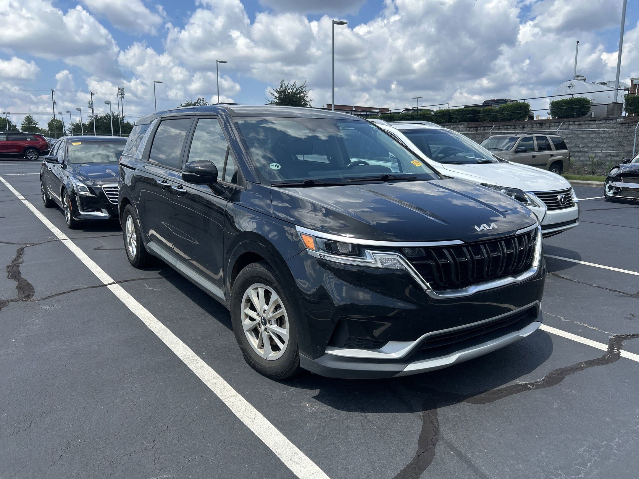 2022 Kia Carnival LXS photo 2