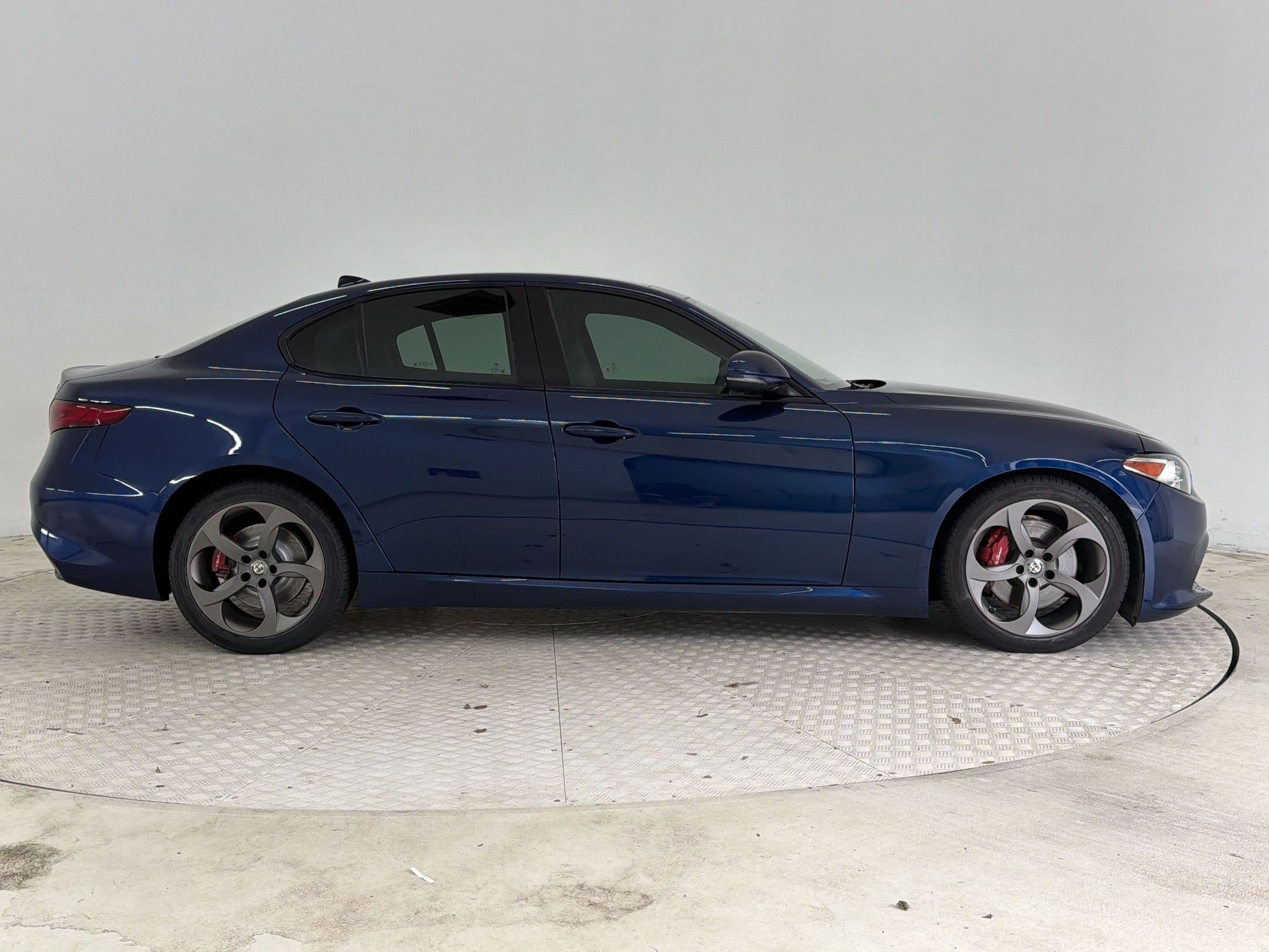 Giulia RWD Sedan