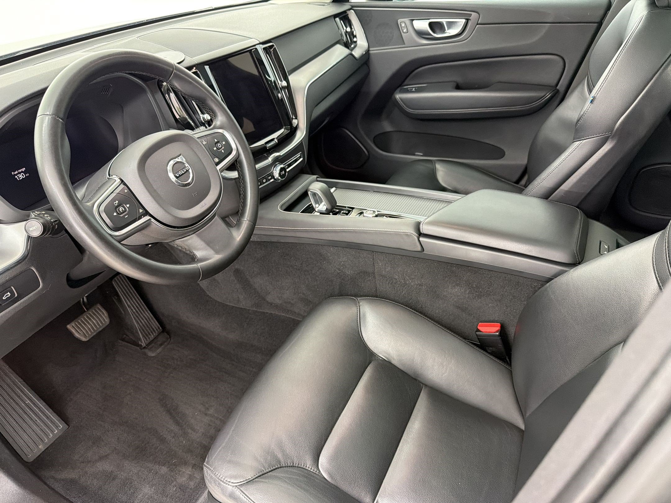 XC60 Core Dark Theme SUV