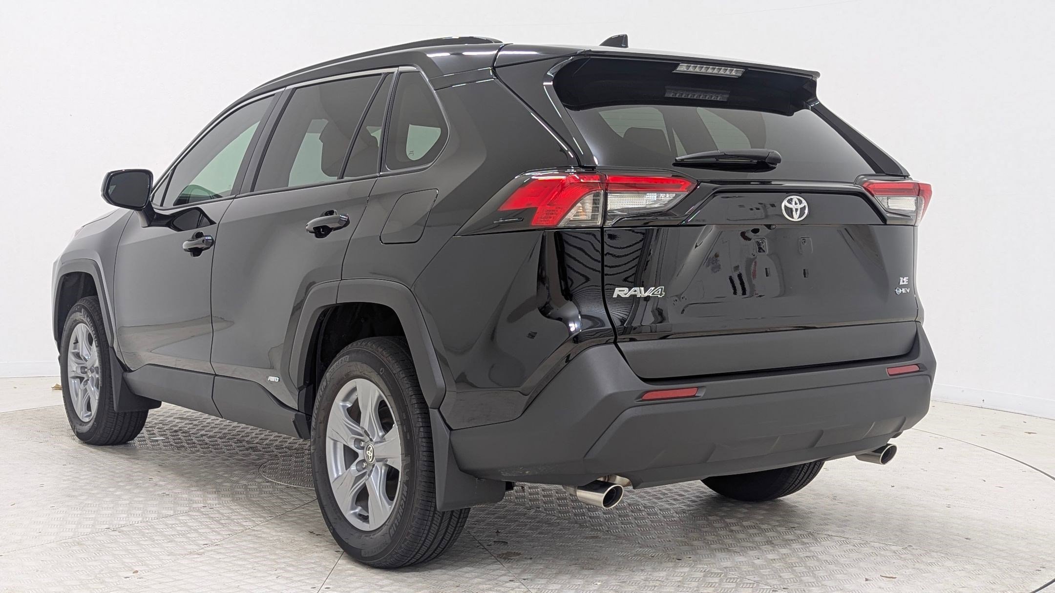 2025 Toyota RAV4 Hybrid LE photo 3