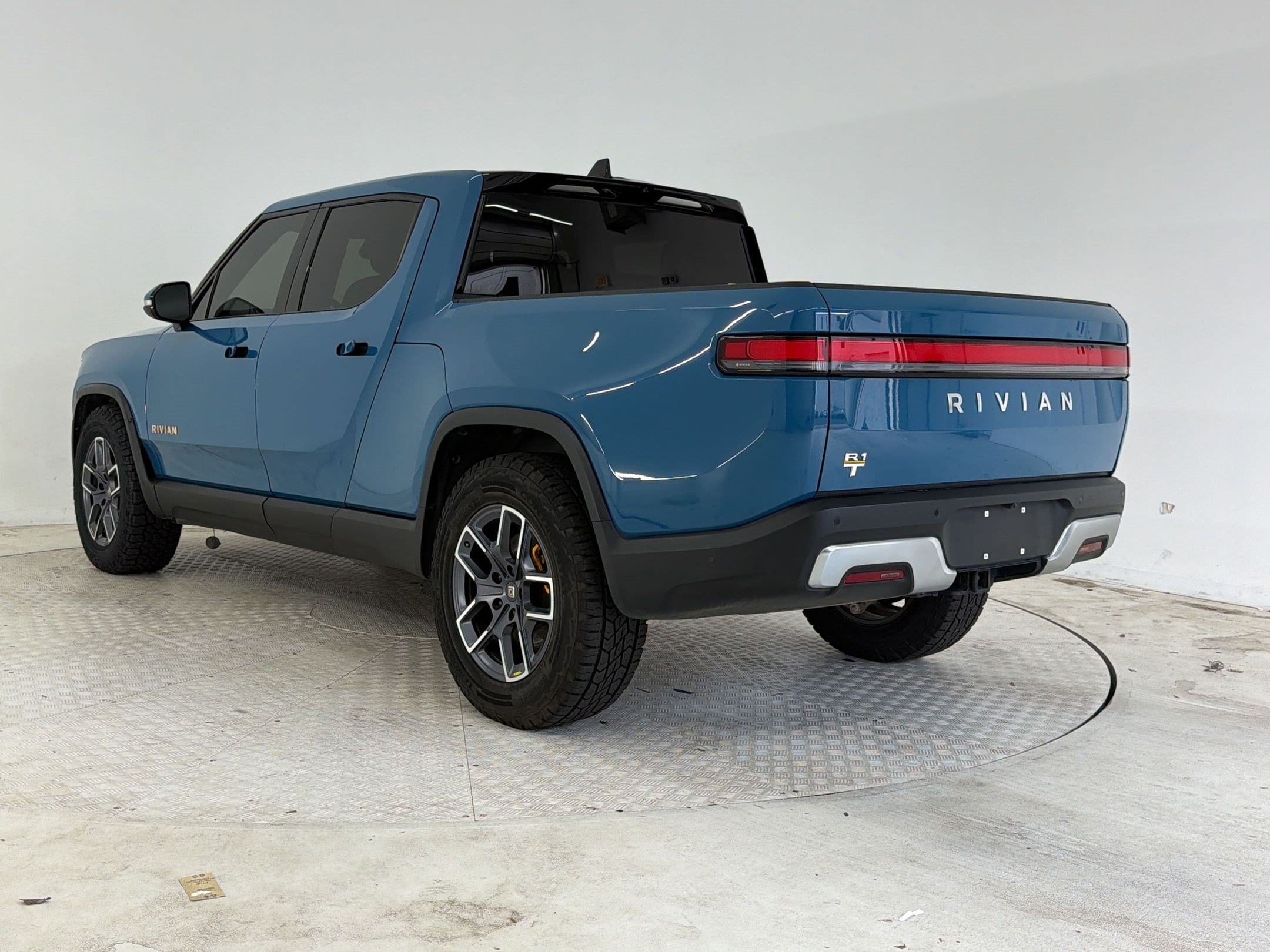 R1T Launch Edition Truck Crew Cab