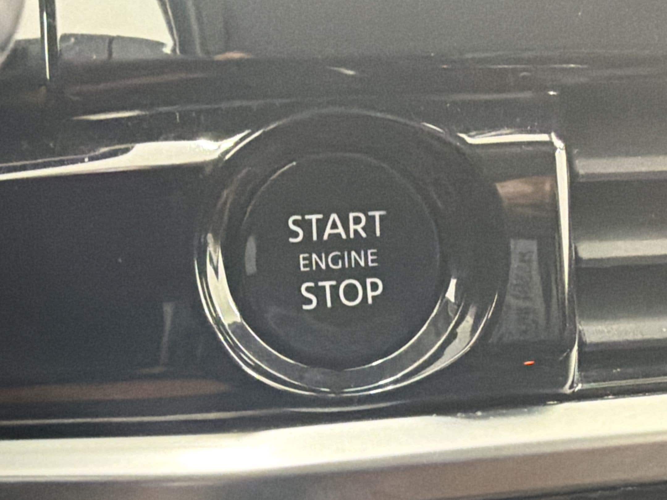 2025 Nissan Pathfinder SV - Photo 16