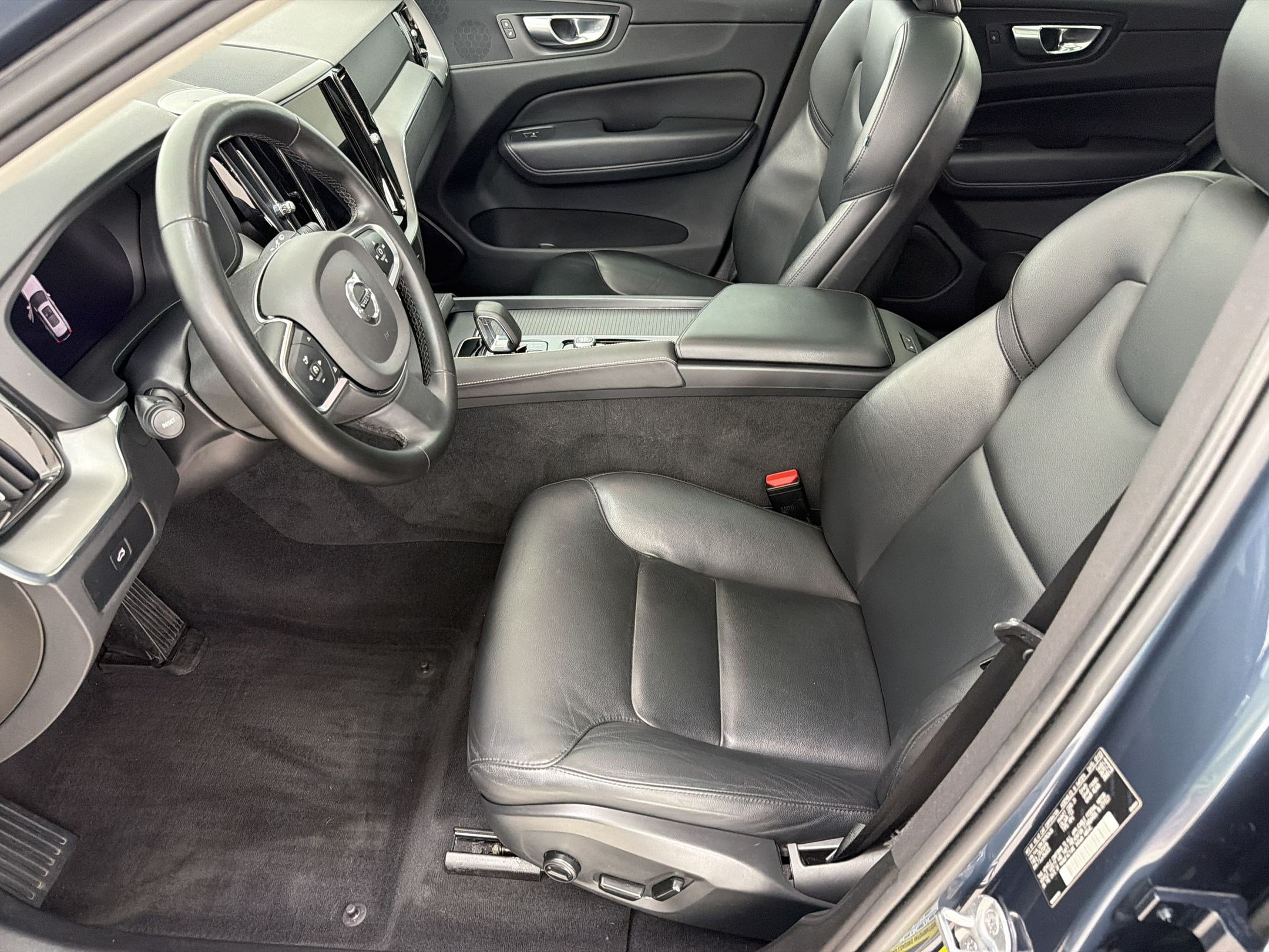 XC60 Core Dark Theme SUV