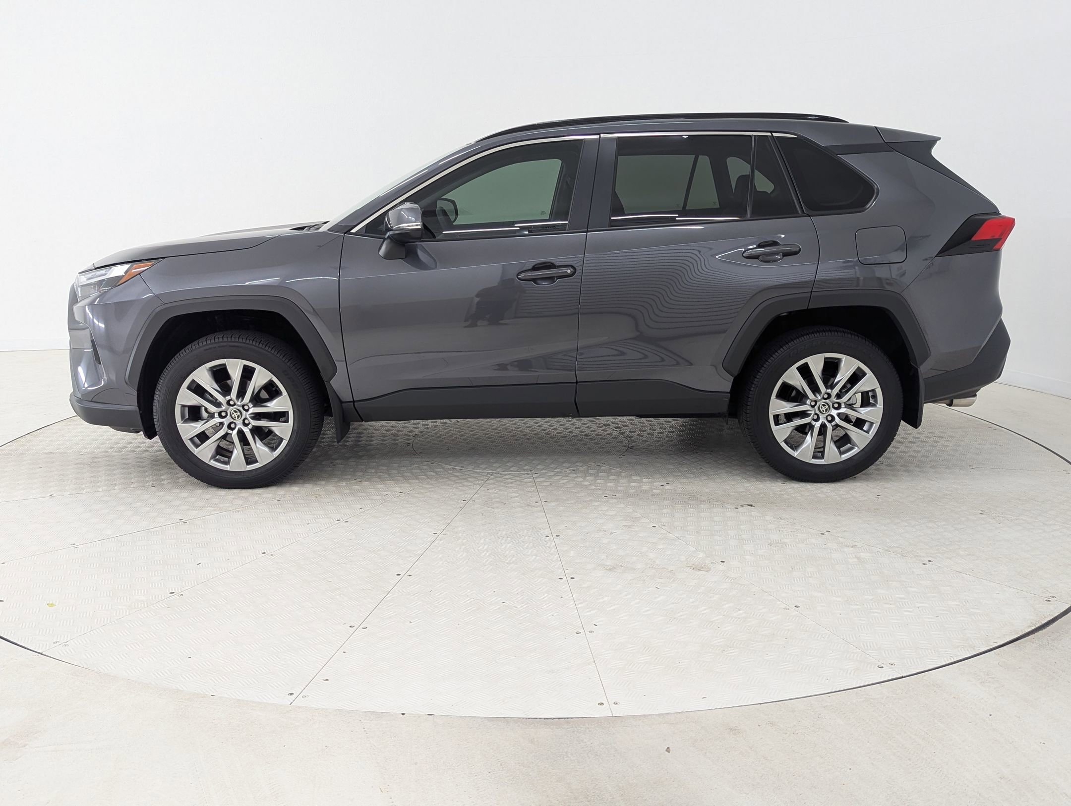 2025 Toyota RAV4 XLE Premium photo 2