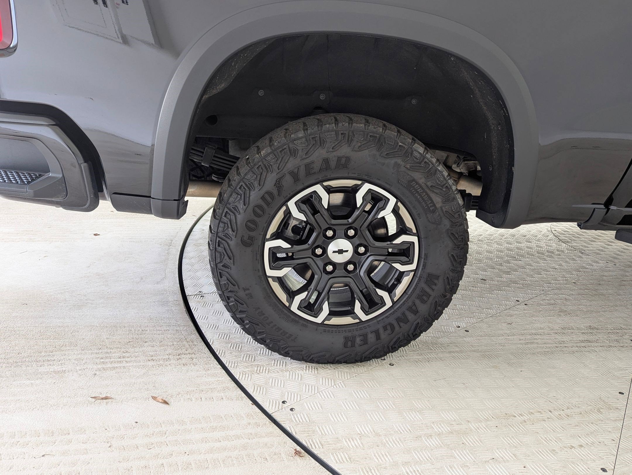 2025 Chevrolet Silverado 1500 ZR2 - Photo 12