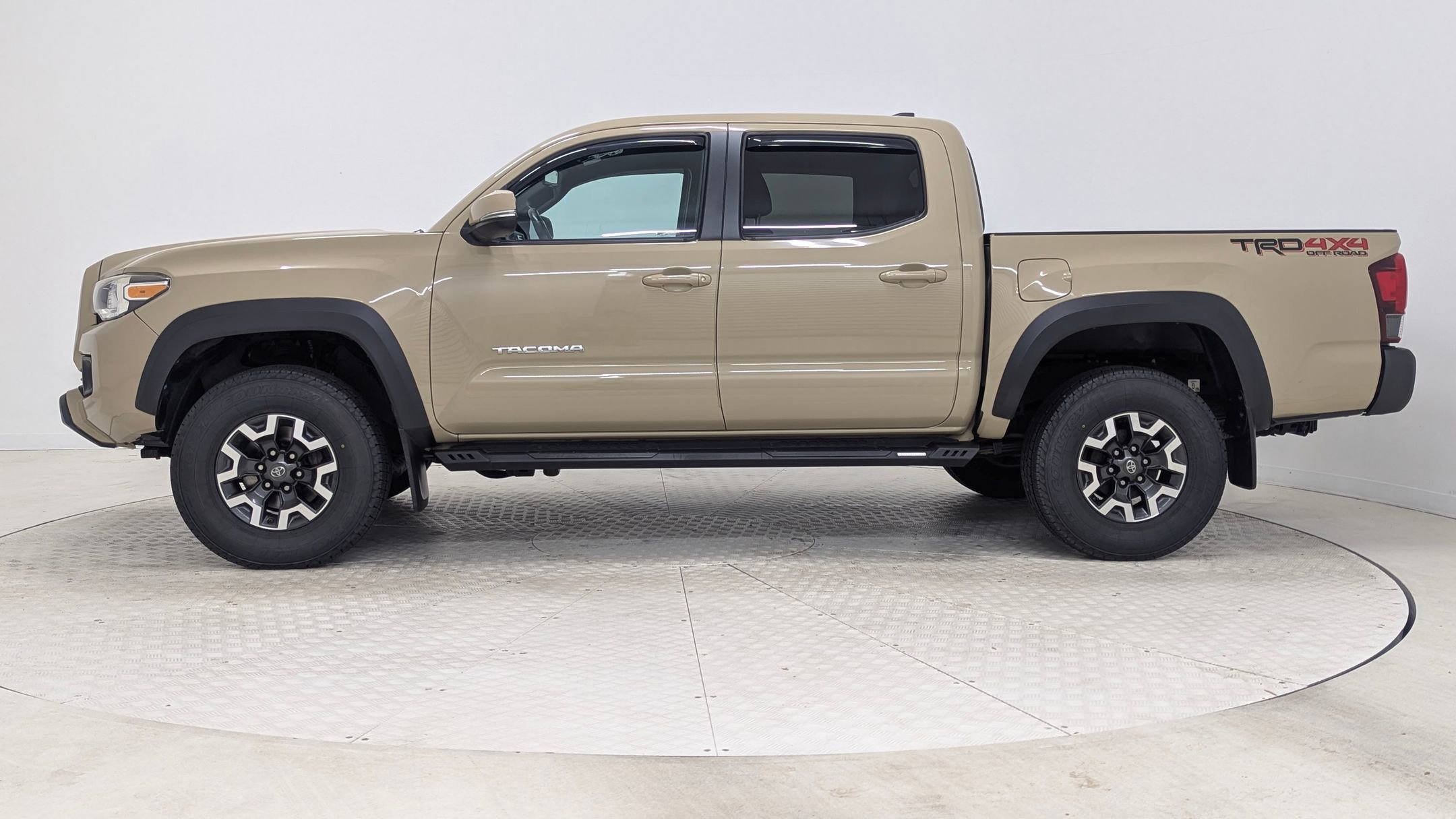 2018 Toyota Tacoma TRD photo 2