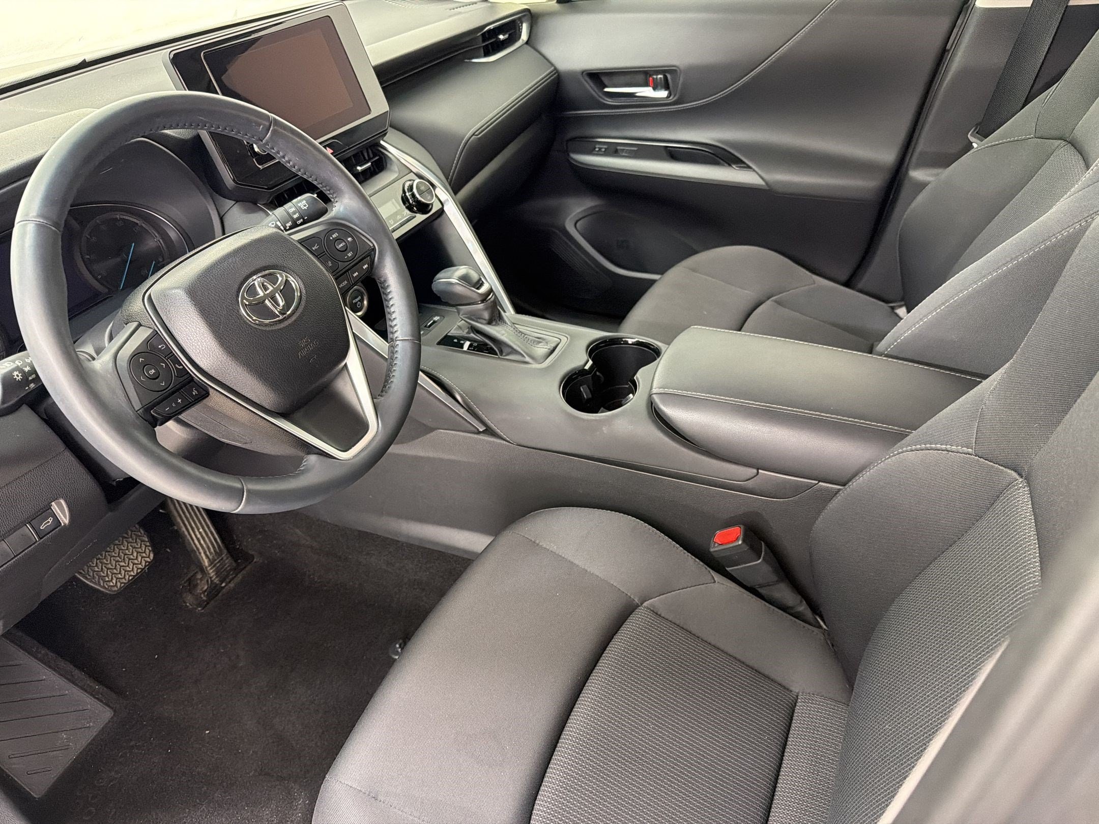 Venza LE SUV