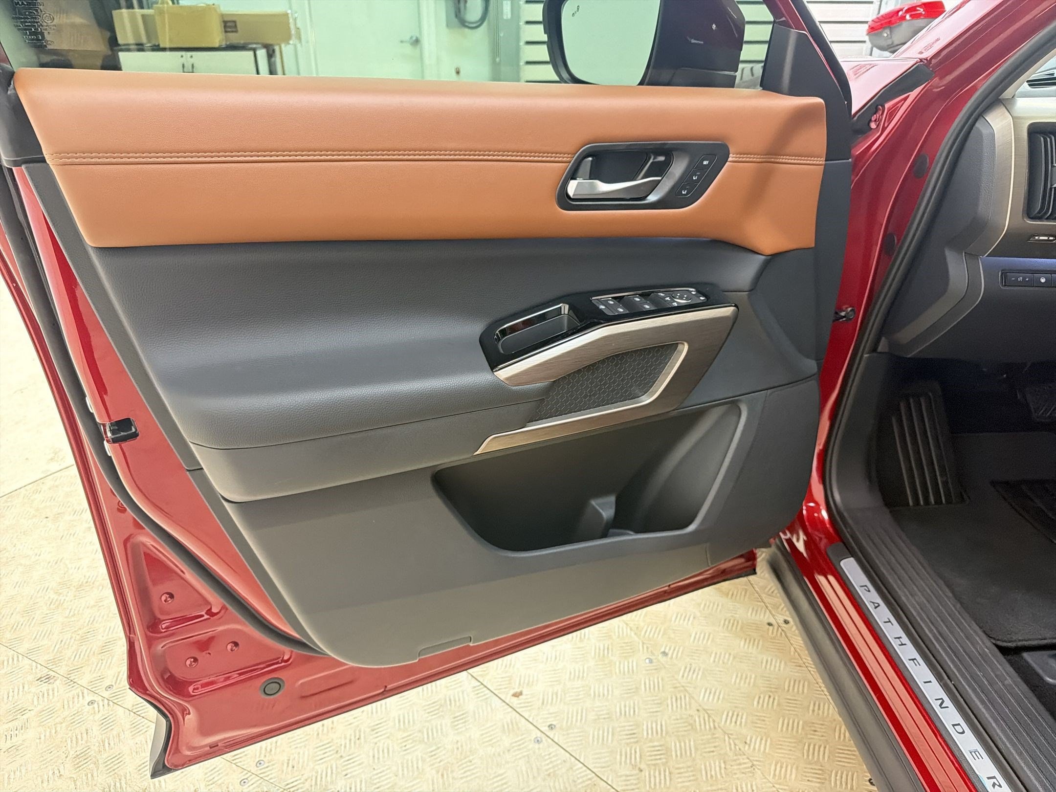 2025 Nissan Pathfinder Platinum - Photo 24