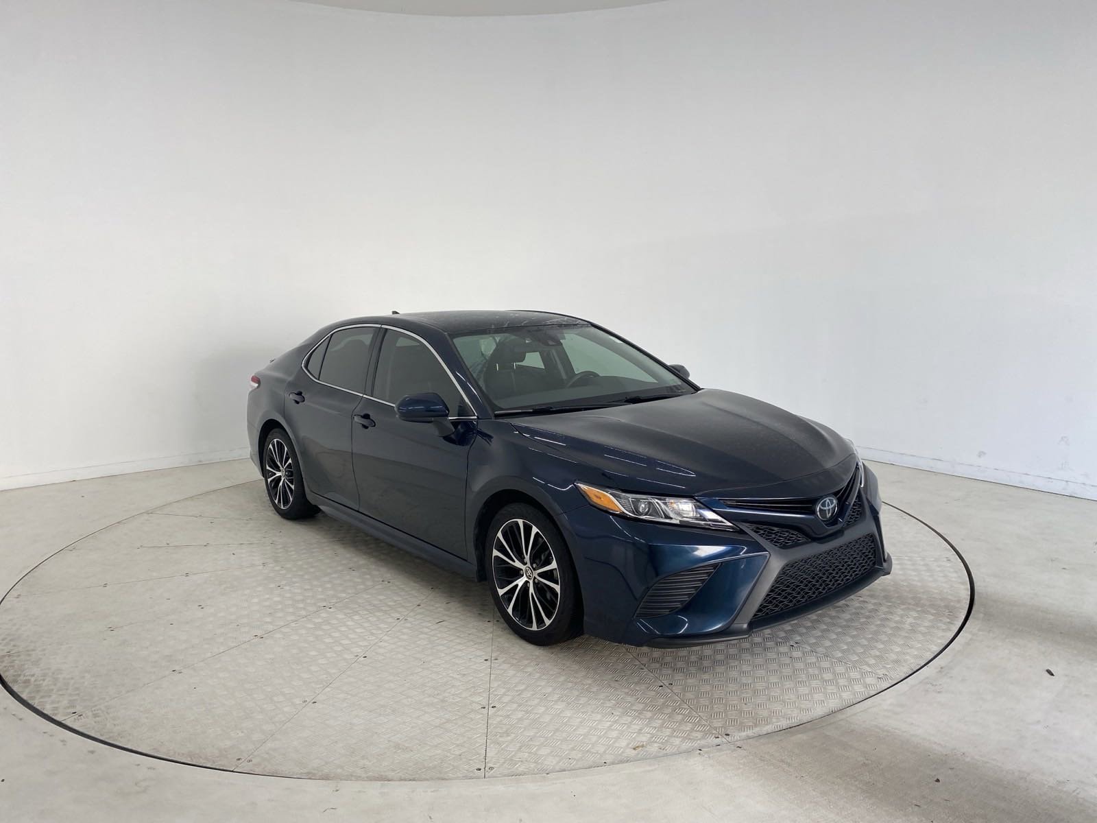 Used 2020 Toyota Camry SE with VIN 4T1G11AK8LU987067 for sale in Charlotte, NC