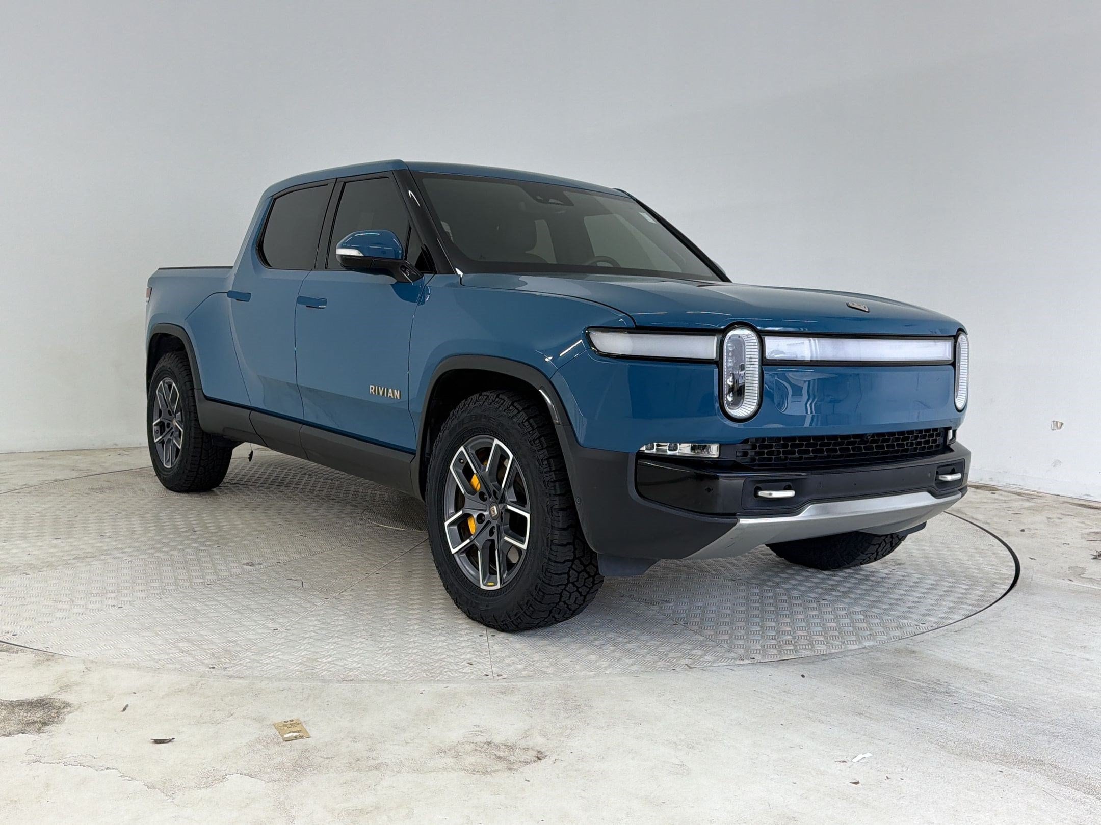 R1T Launch Edition Truck Crew Cab