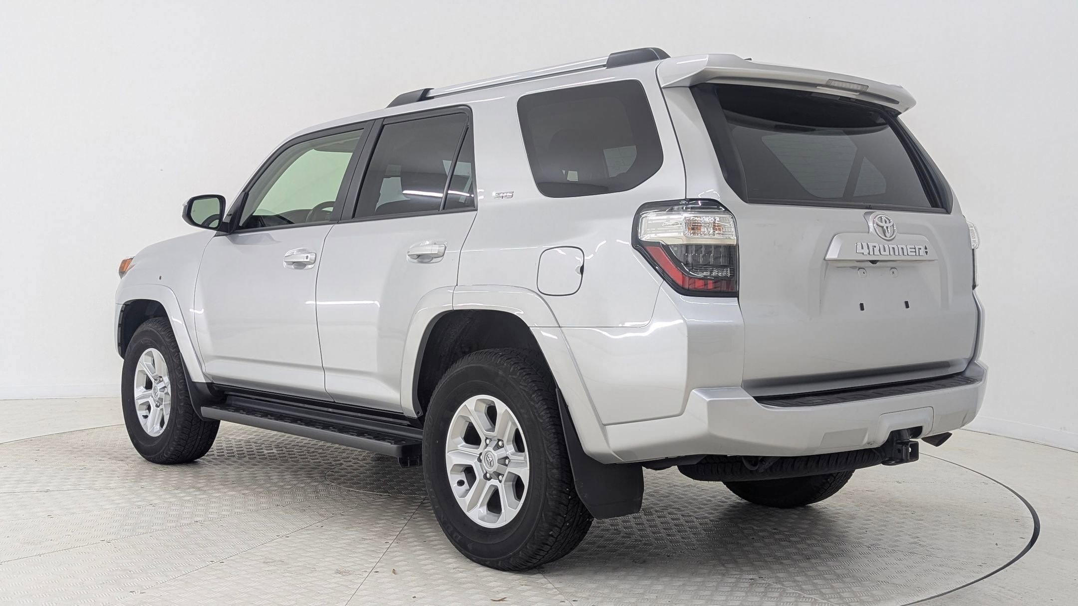 2024 Toyota 4Runner SR5 photo 3