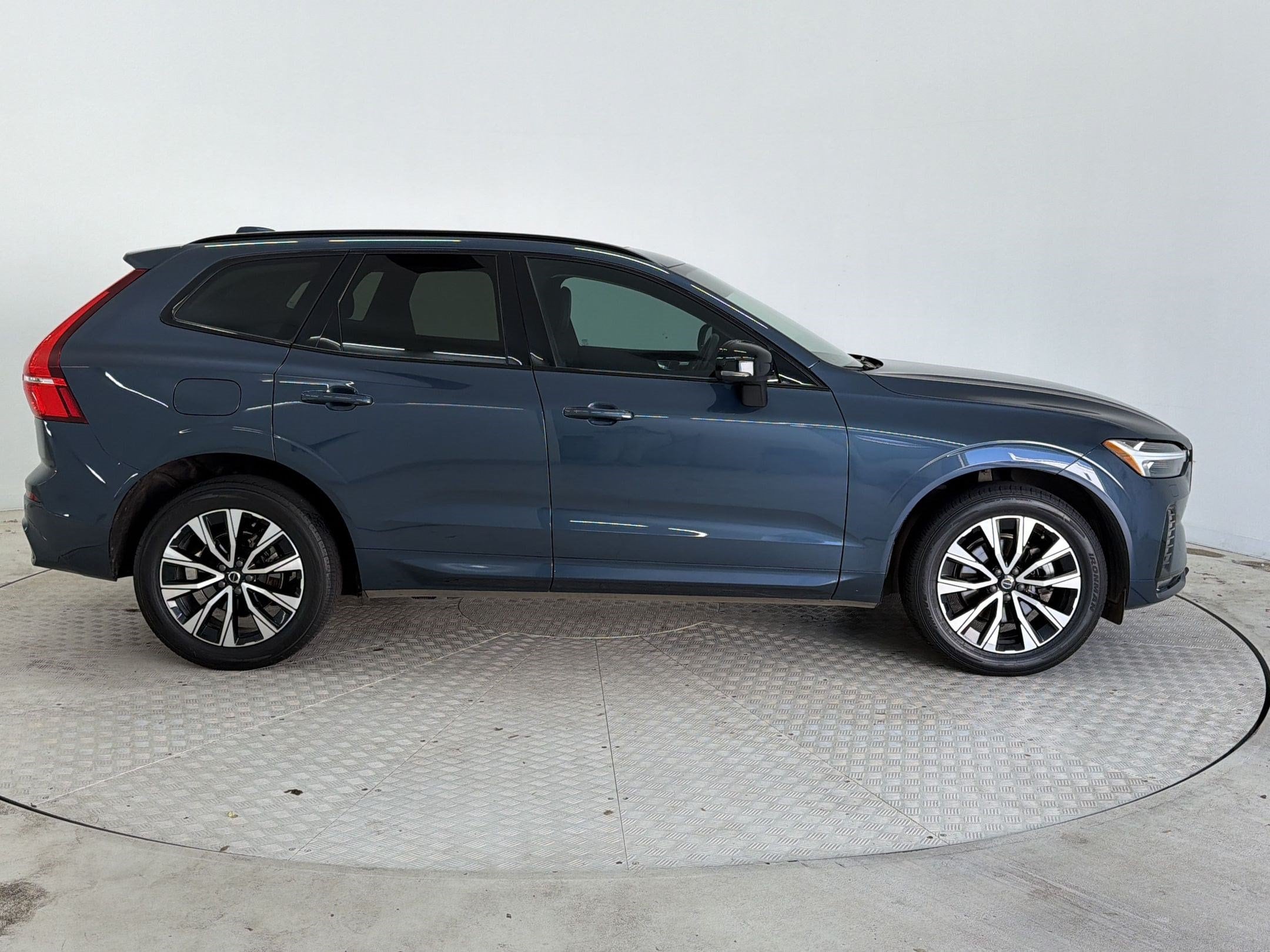 XC60 Core Dark Theme SUV