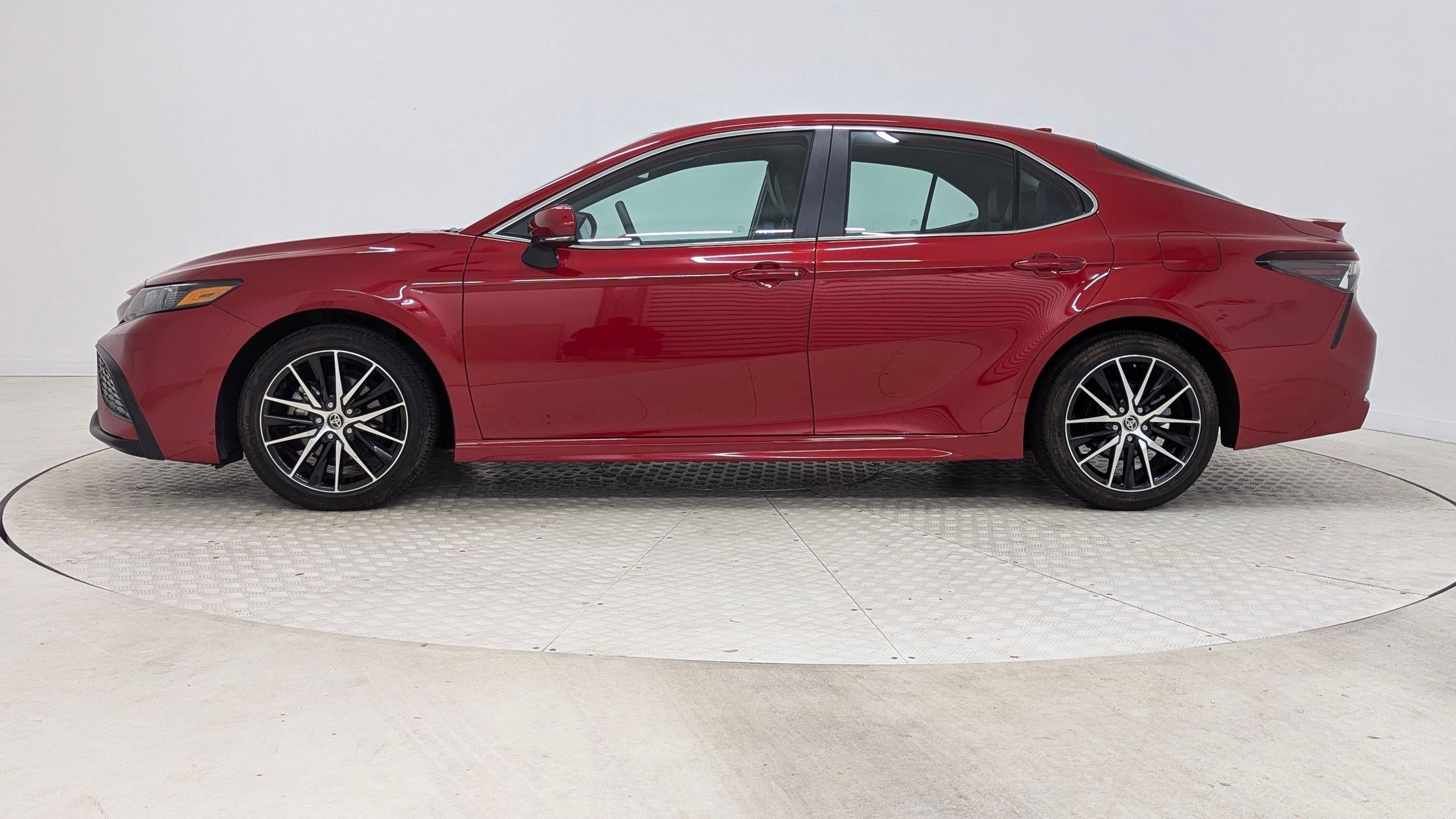 2023 Toyota Camry SE photo 2