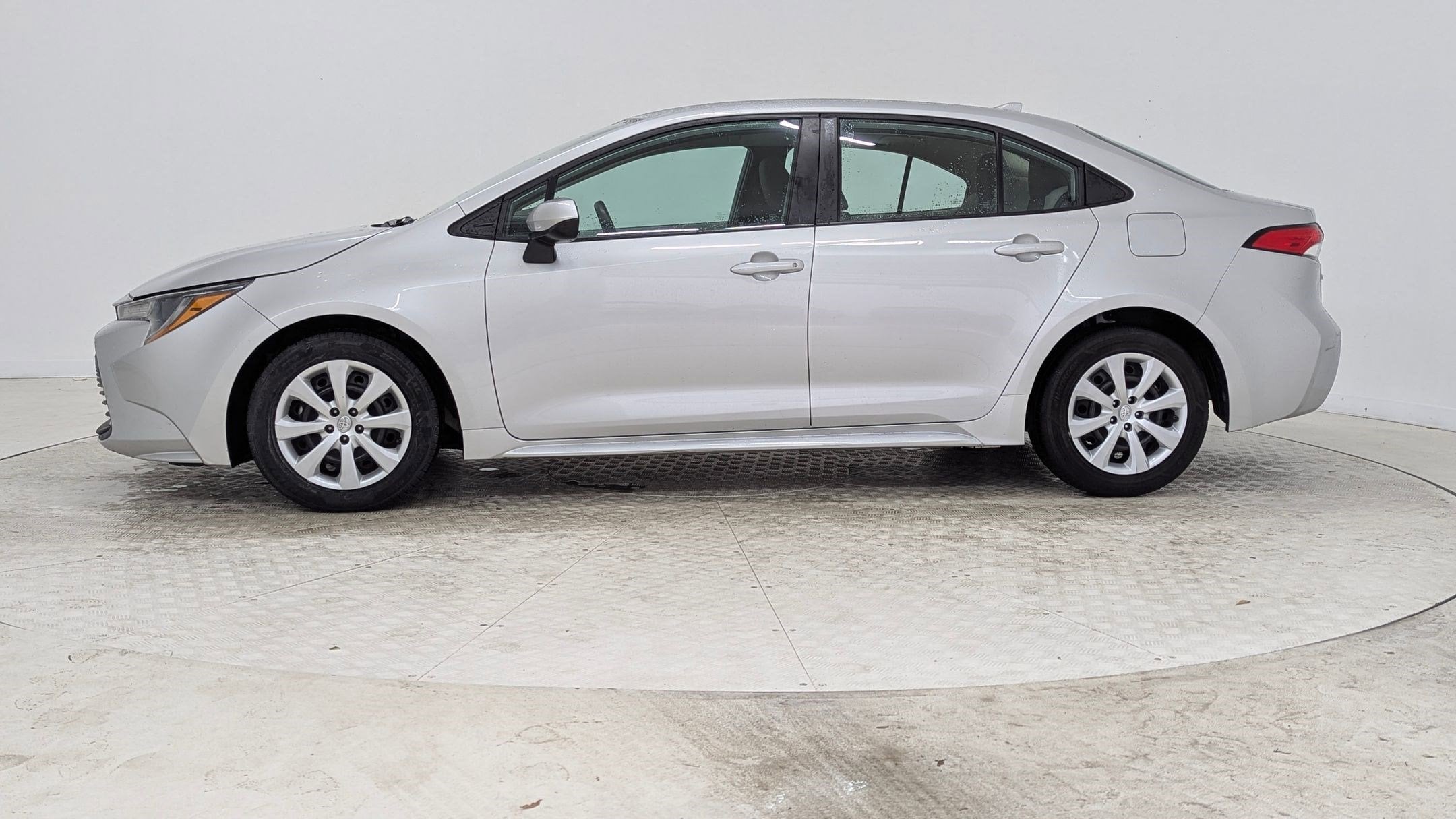 Used 2023 Toyota Corolla LE with VIN 5YFB4MDE5PP037541 for sale in Northfield, Minnesota