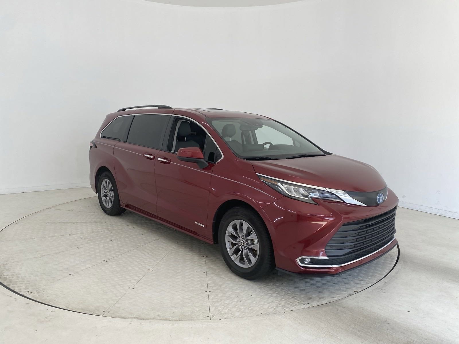 Used 2021 Toyota Sienna XLE with VIN 5TDYRKEC9MS056366 for sale in Charlotte, NC