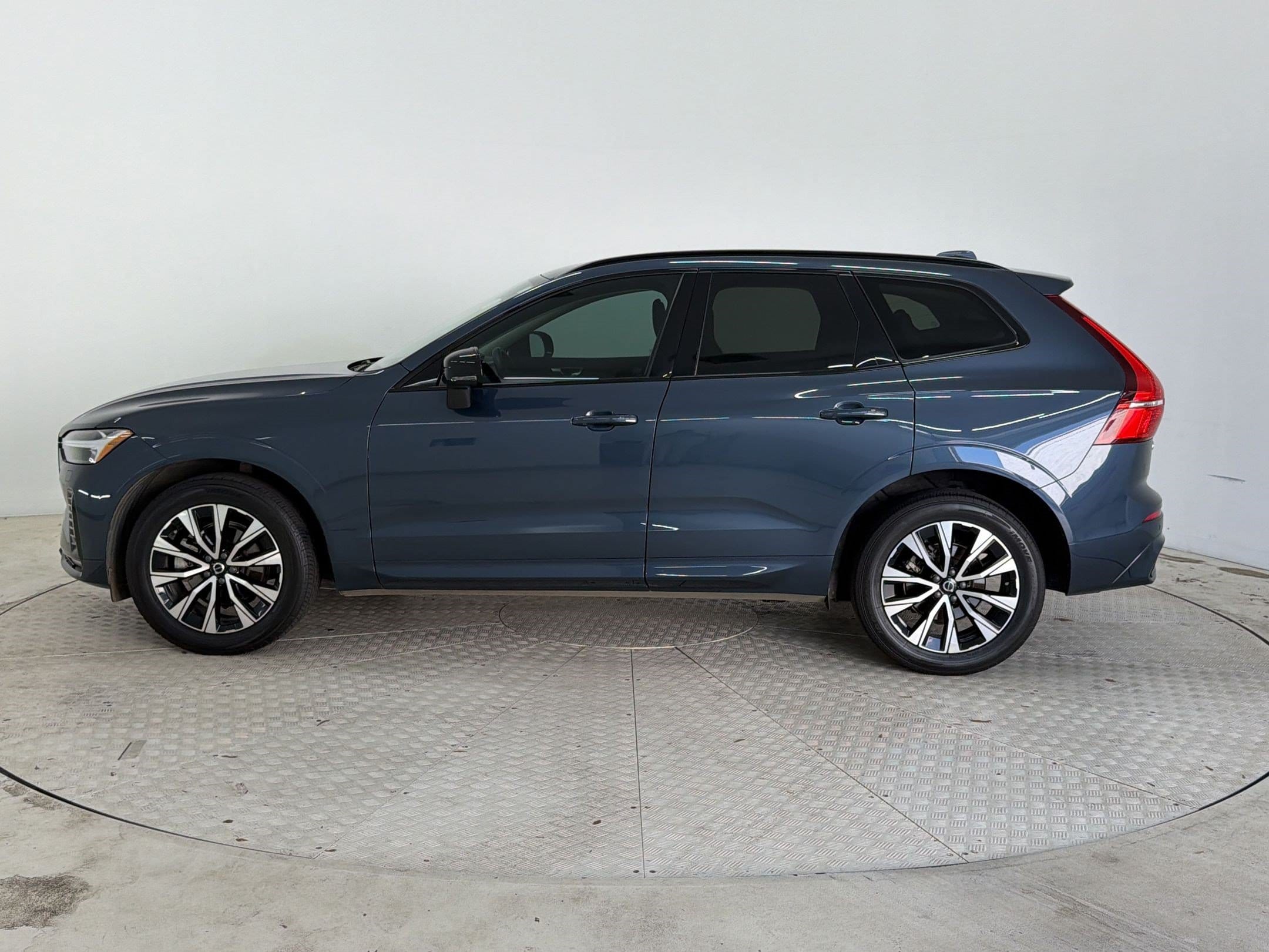 XC60 Core Dark Theme SUV