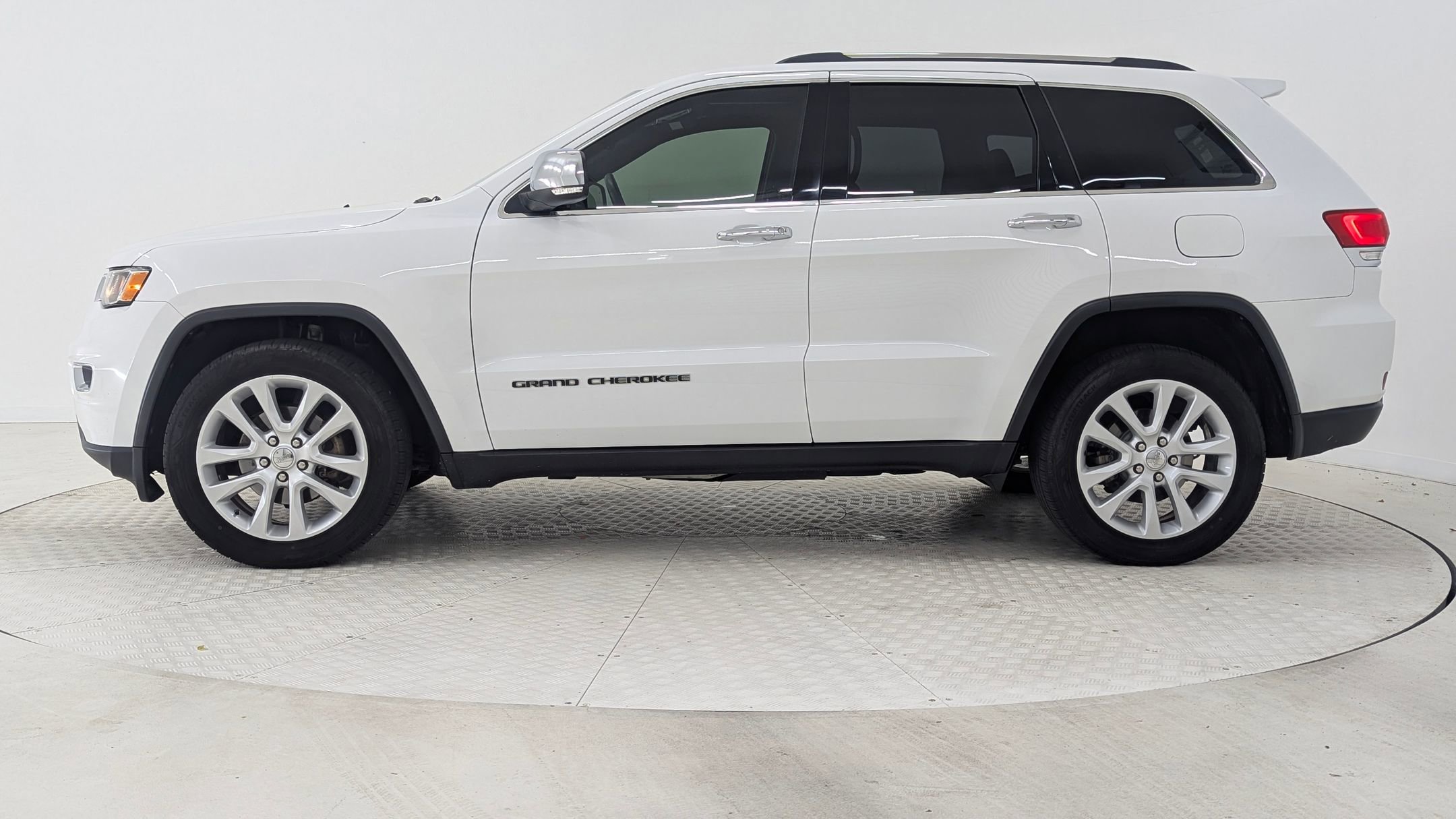 2017 Jeep Grand Cherokee Limited photo 2
