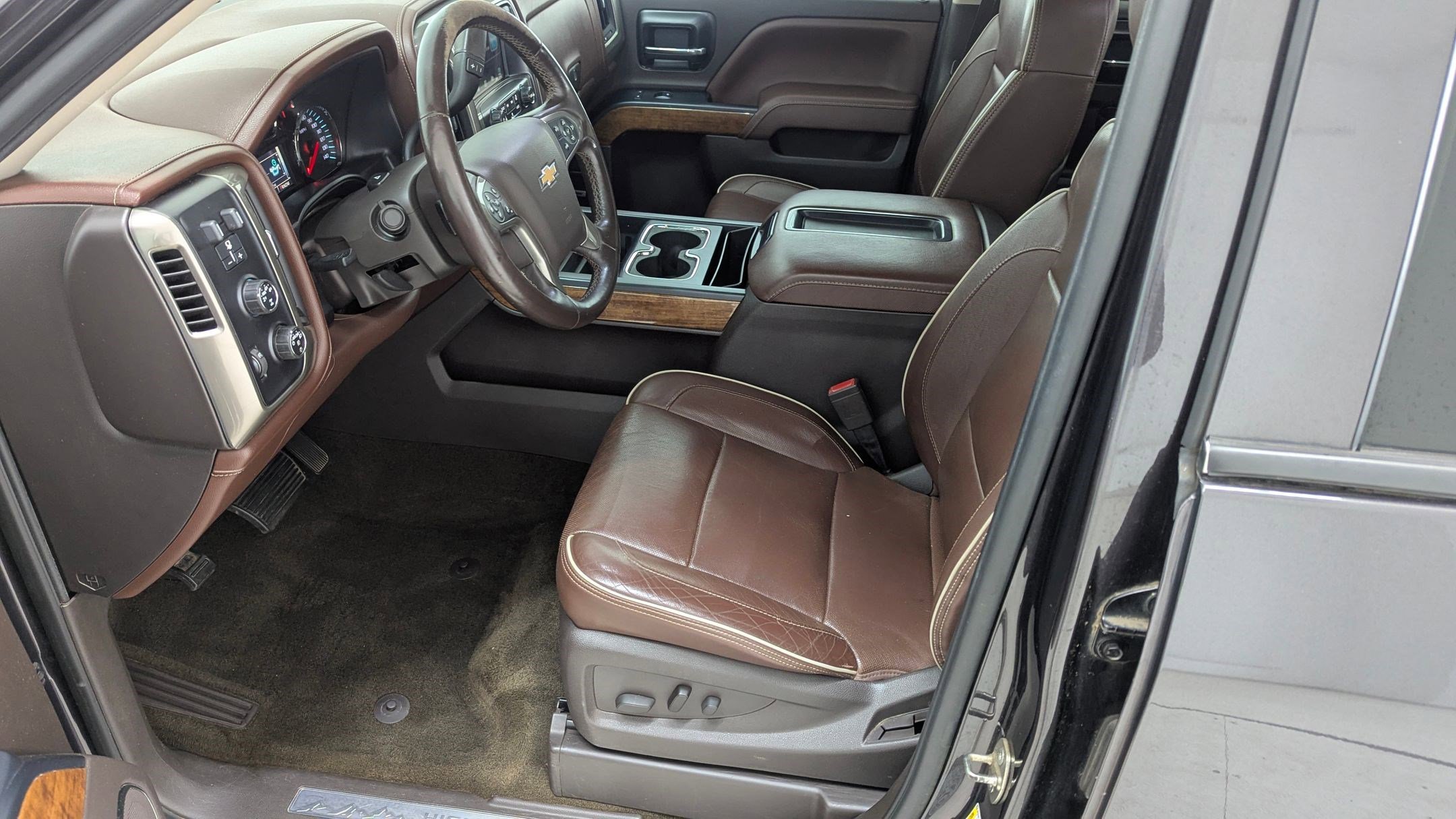 2014 Chevrolet Silverado 1500 High Country photo 4