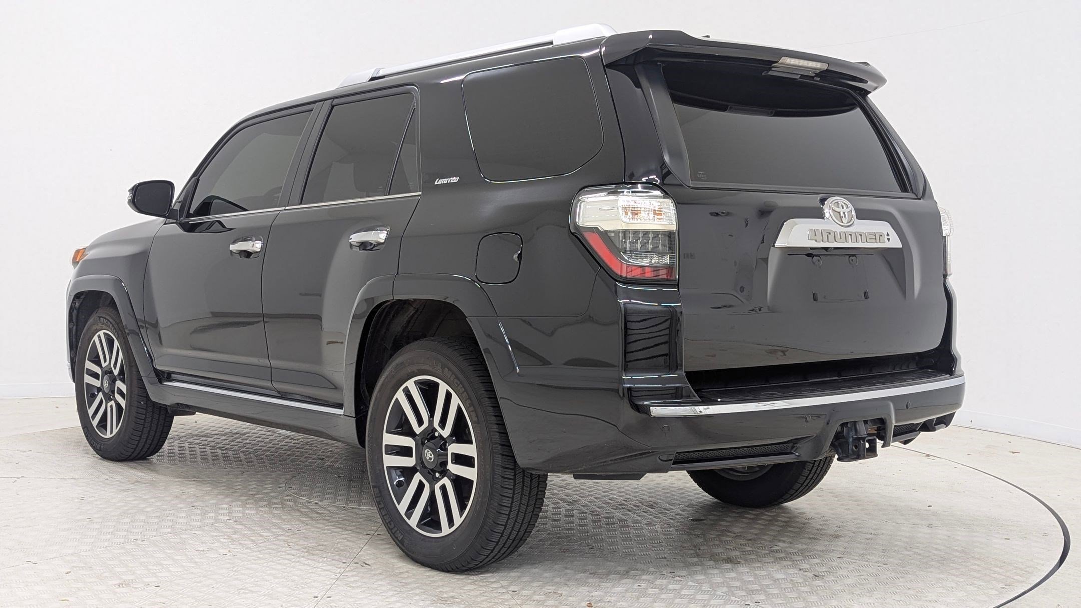2022 Toyota 4Runner Limited photo 3