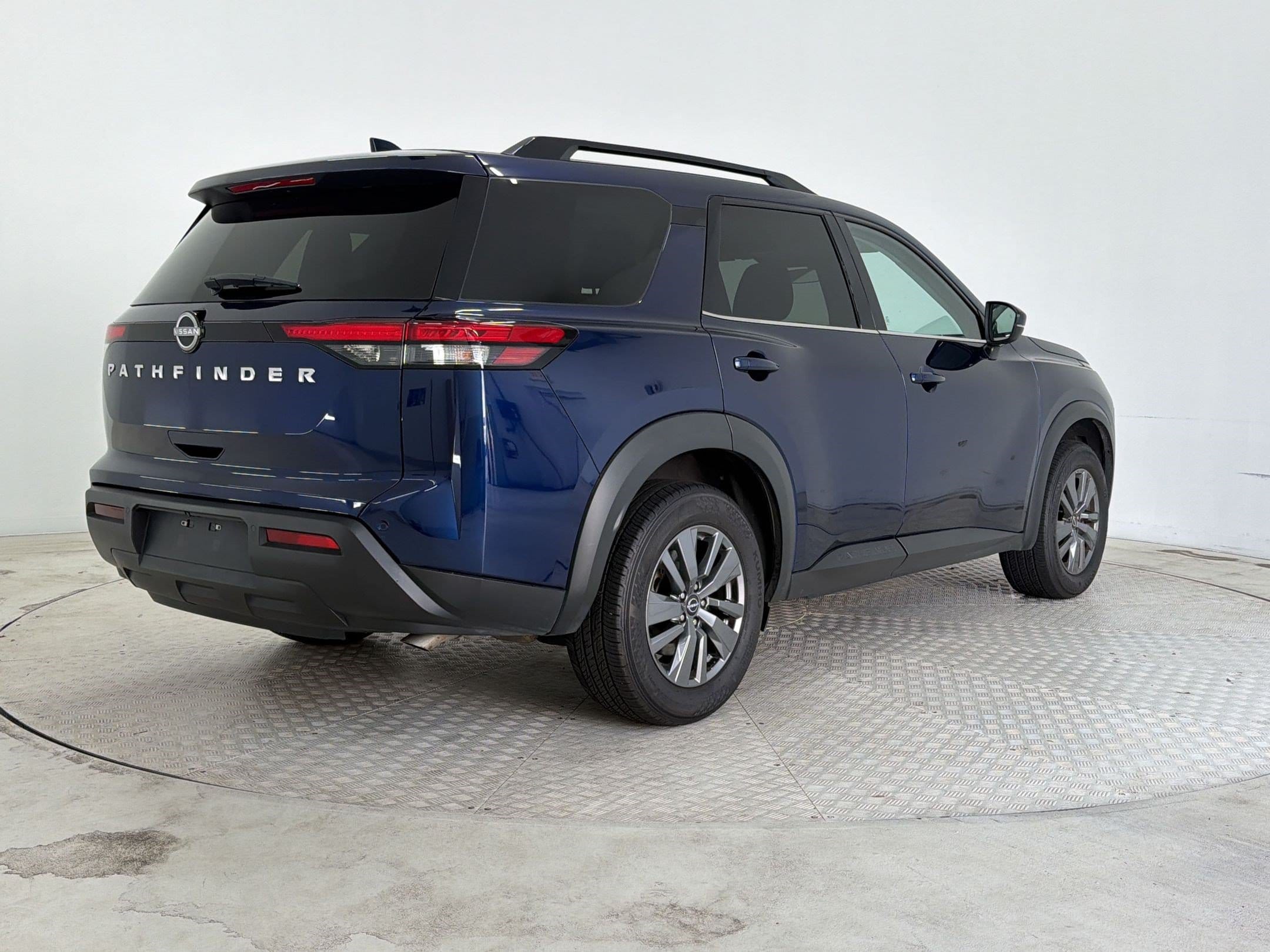 2025 Nissan Pathfinder SV - Photo 9