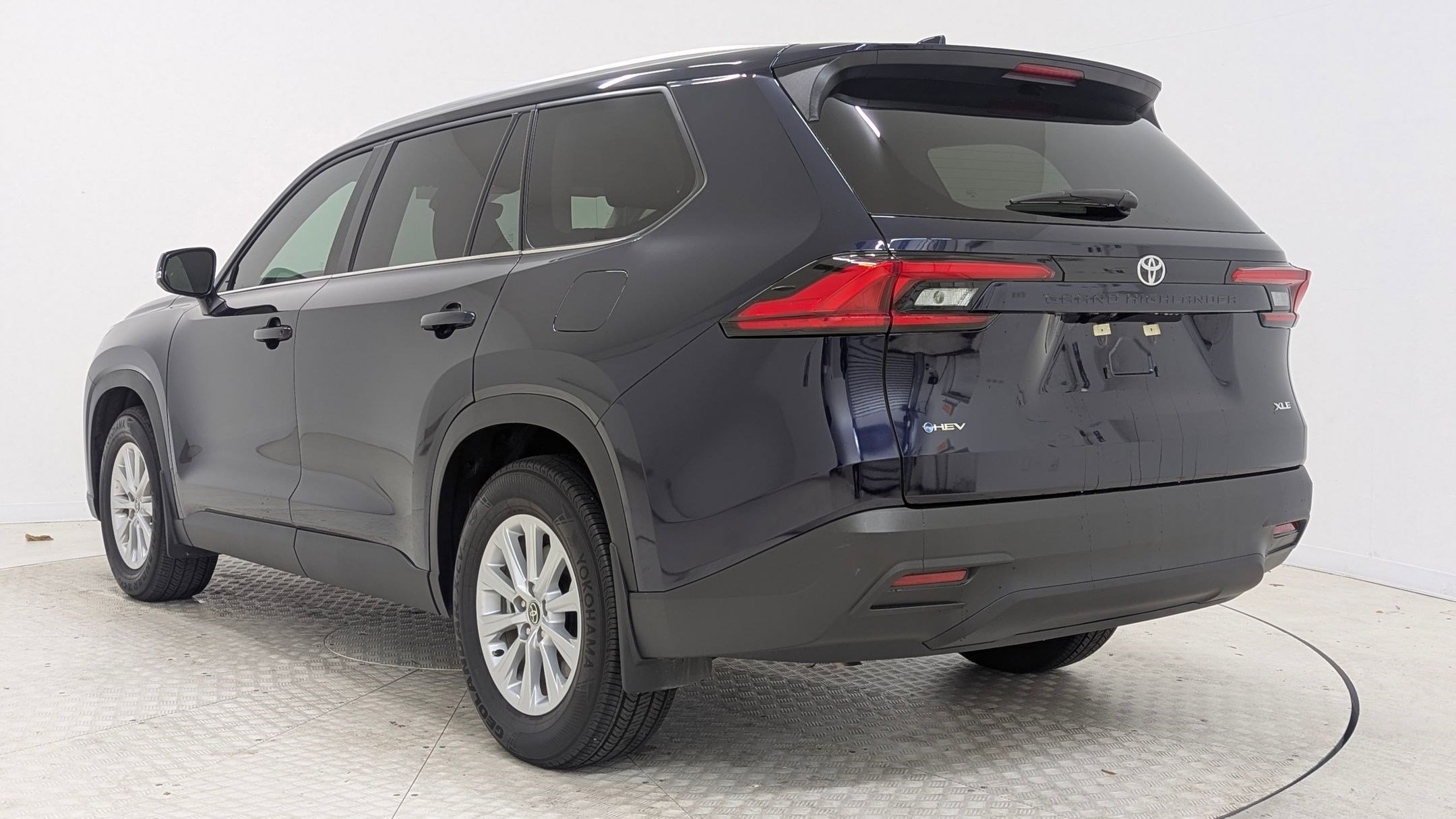 2024 Toyota Highlander Hybrid XLE photo 3