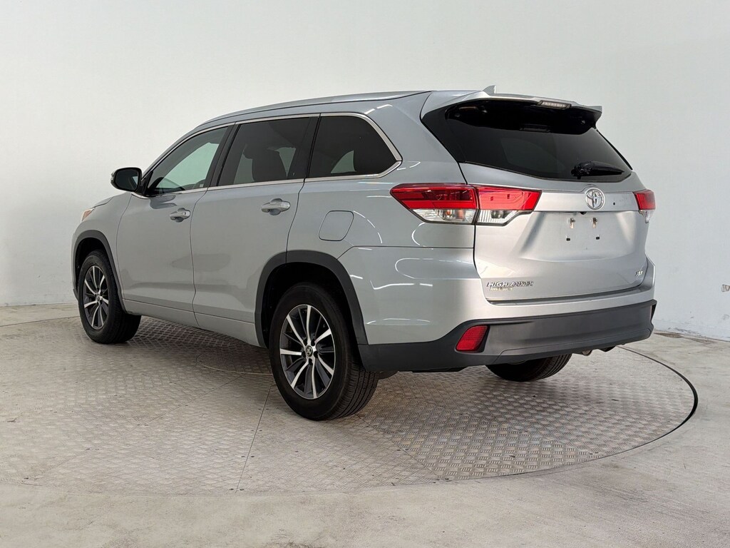 Used 2017 Toyota Highlander SE SUV