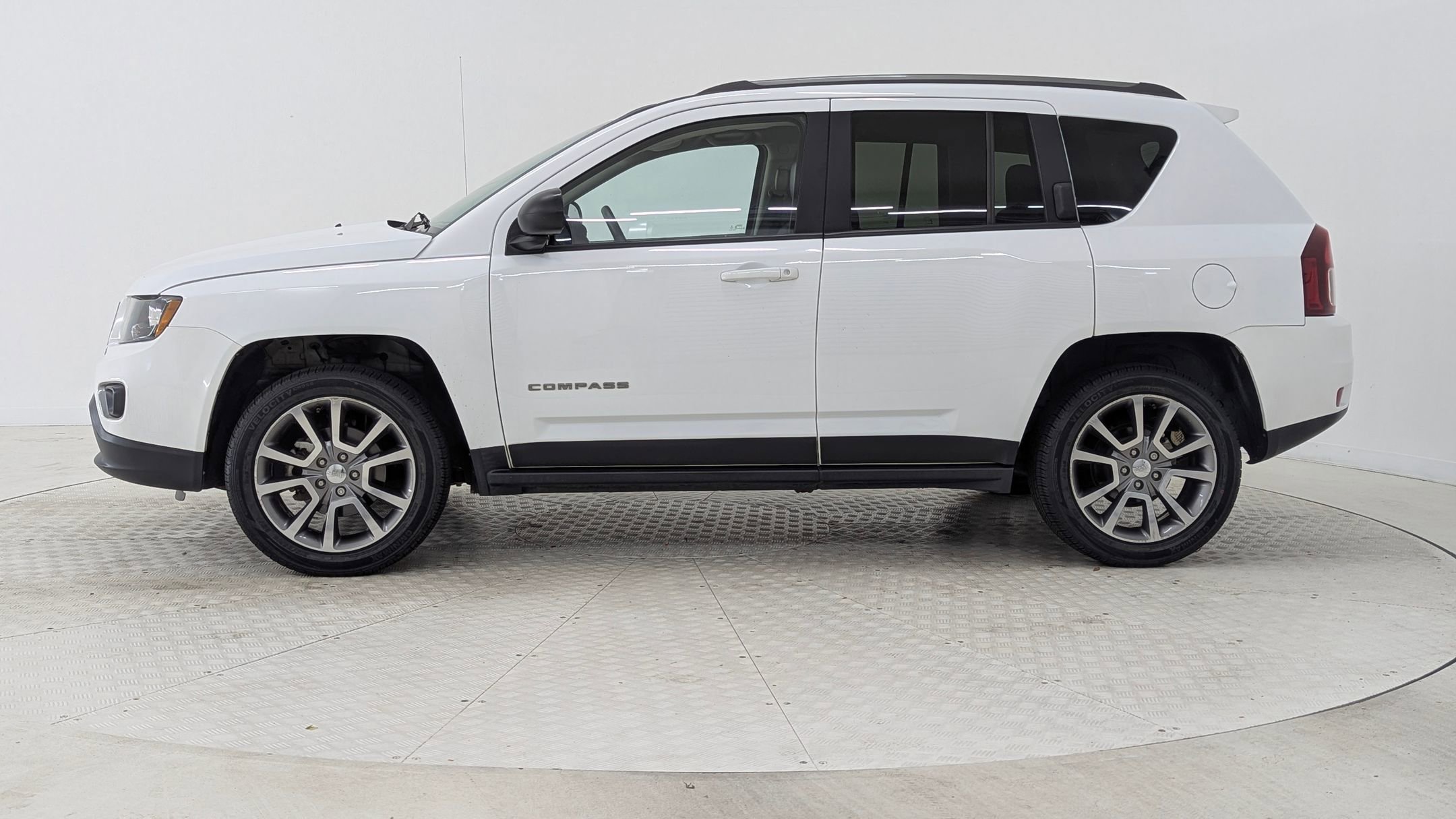 2016 Jeep Compass Sport photo 2