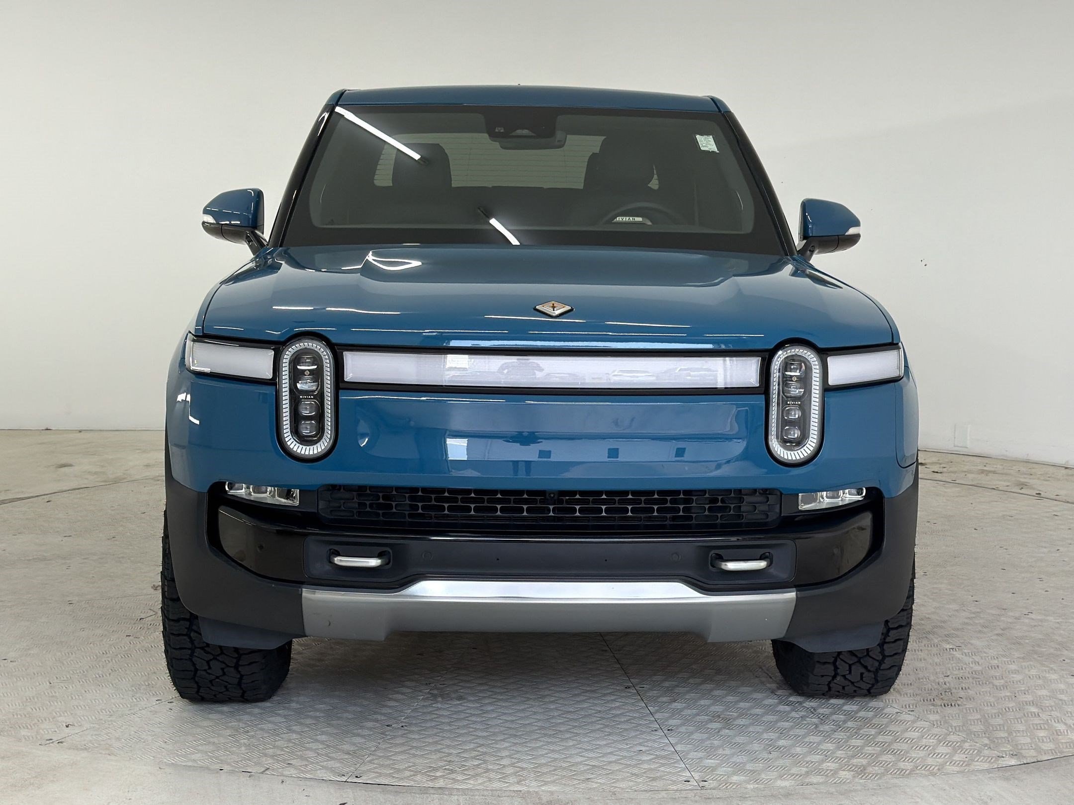 R1T Launch Edition Truck Crew Cab