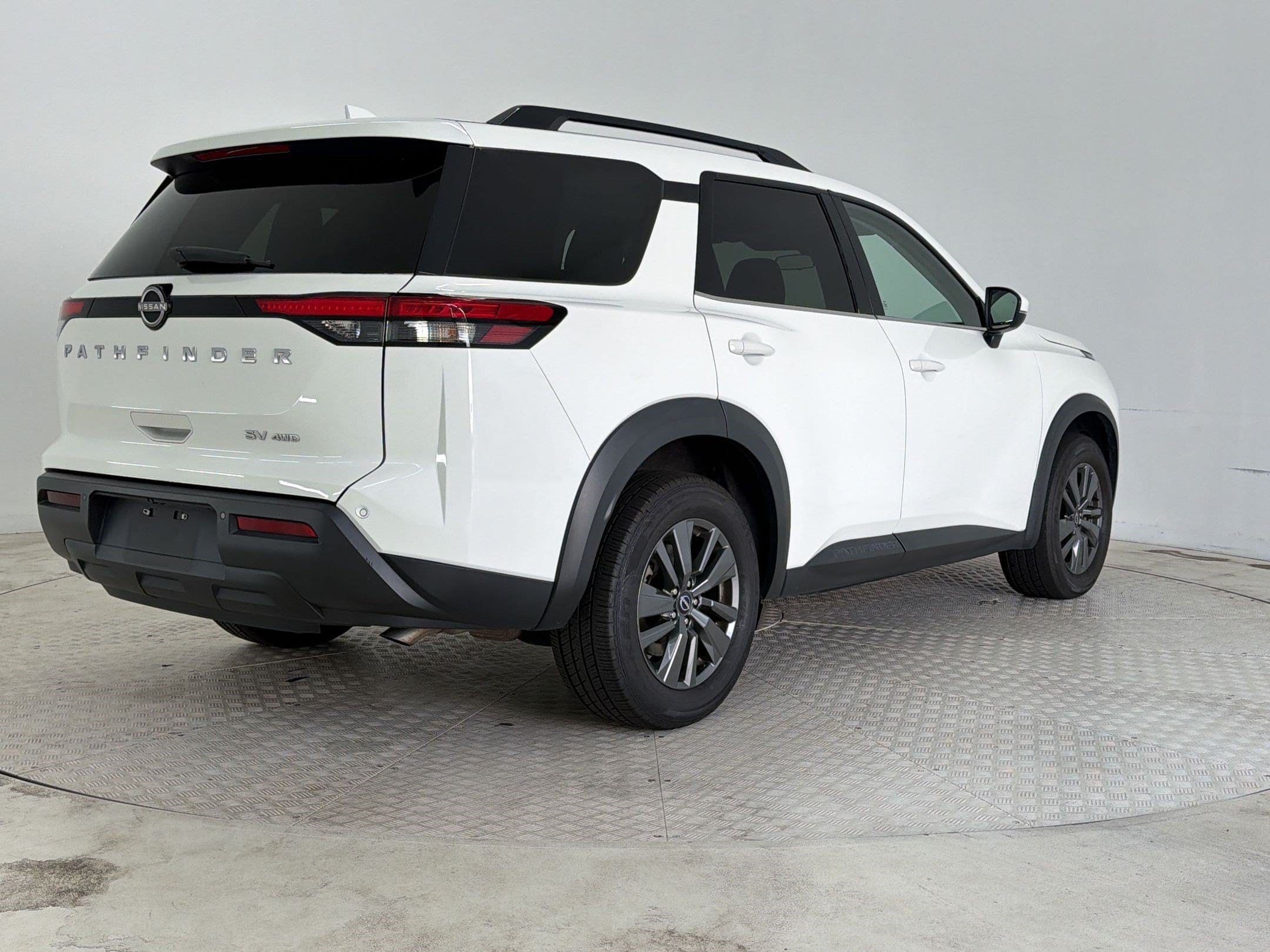 2023 Nissan Pathfinder SV - Photo 9