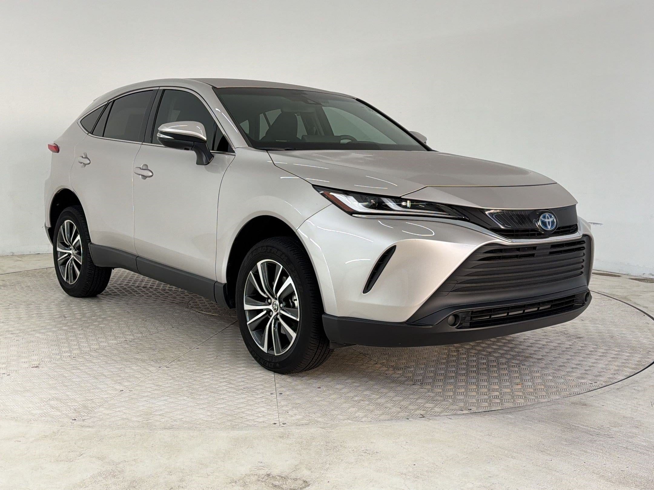 Venza LE SUV