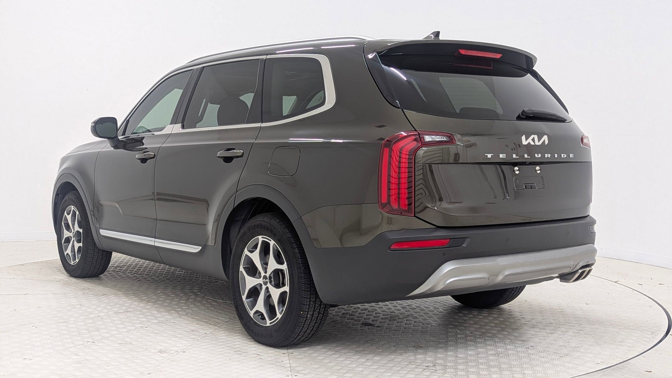 2022 Kia Telluride EX photo 2