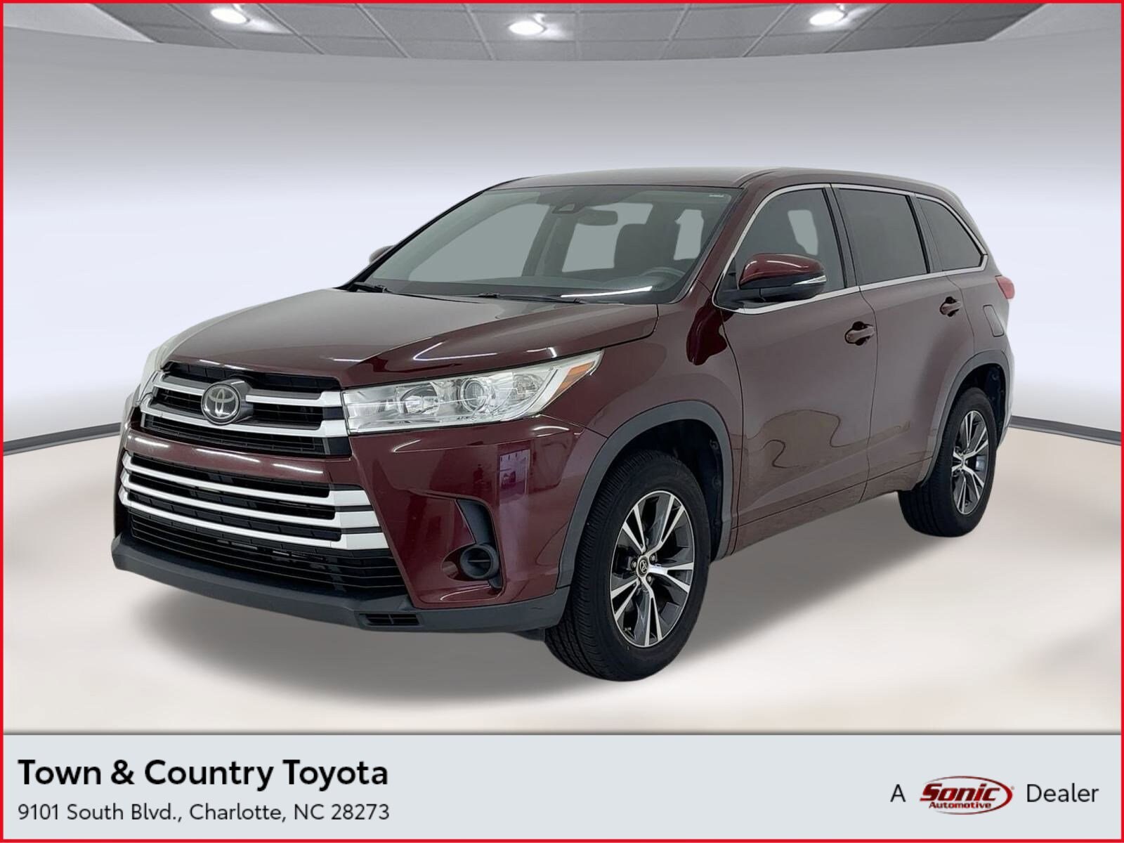 2017 Toyota Highlander LE's photo