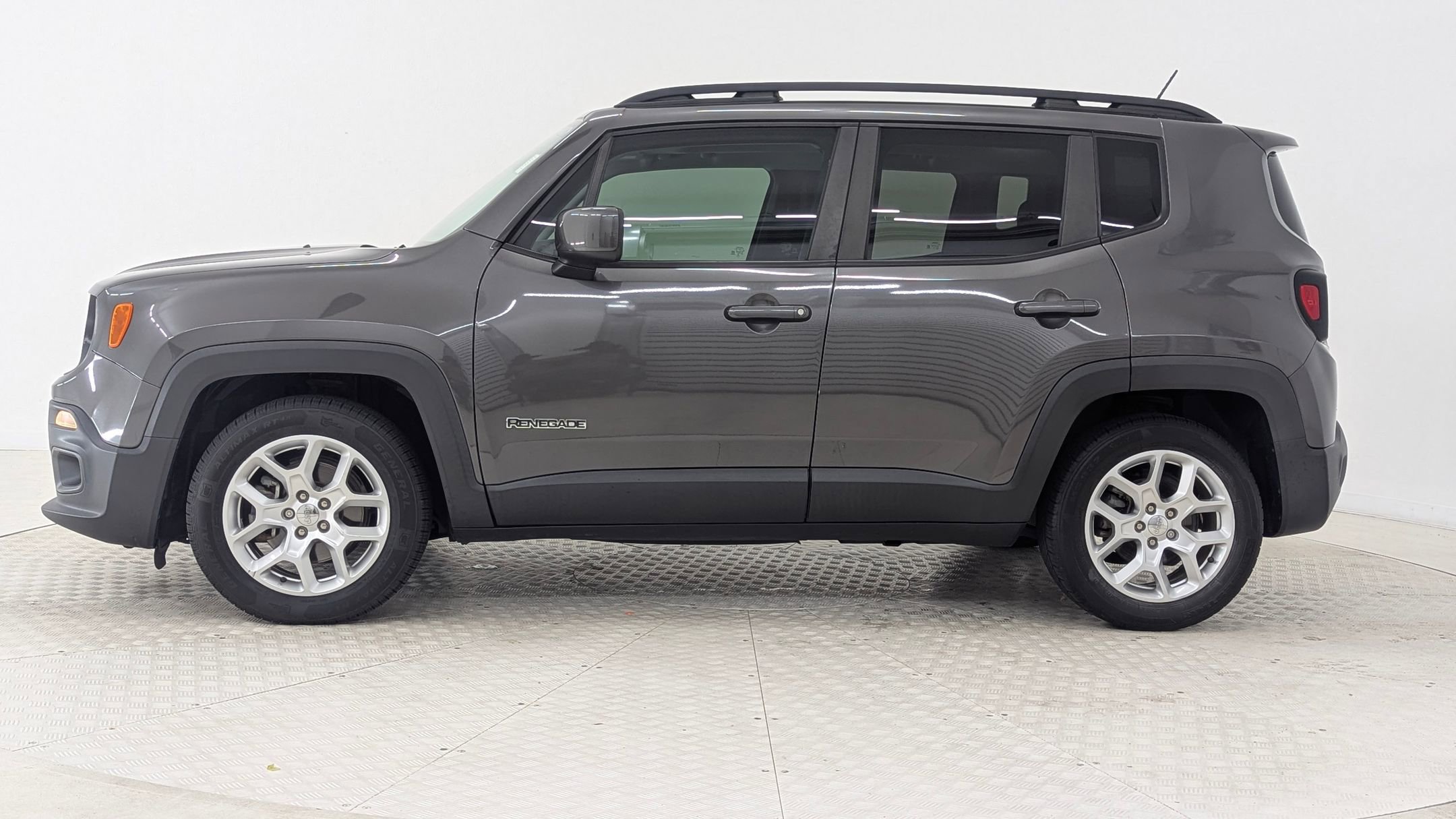 2017 Jeep Renegade Latitude North Edition photo 2