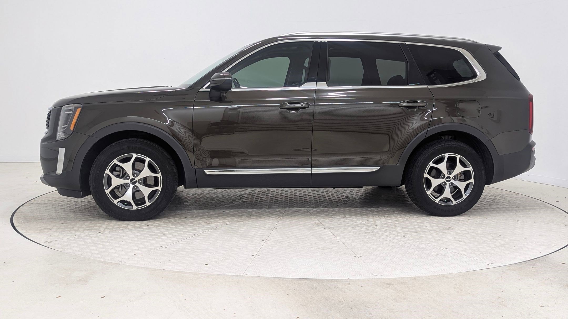 2022 Kia Telluride EX photo 2