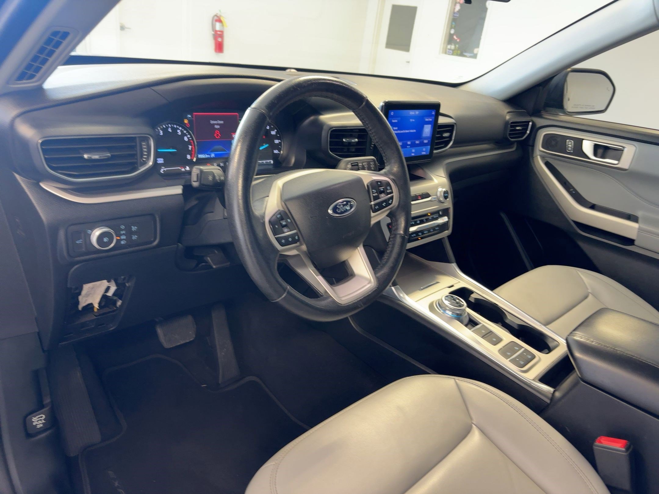 2021 Ford Explorer XLT photo 3