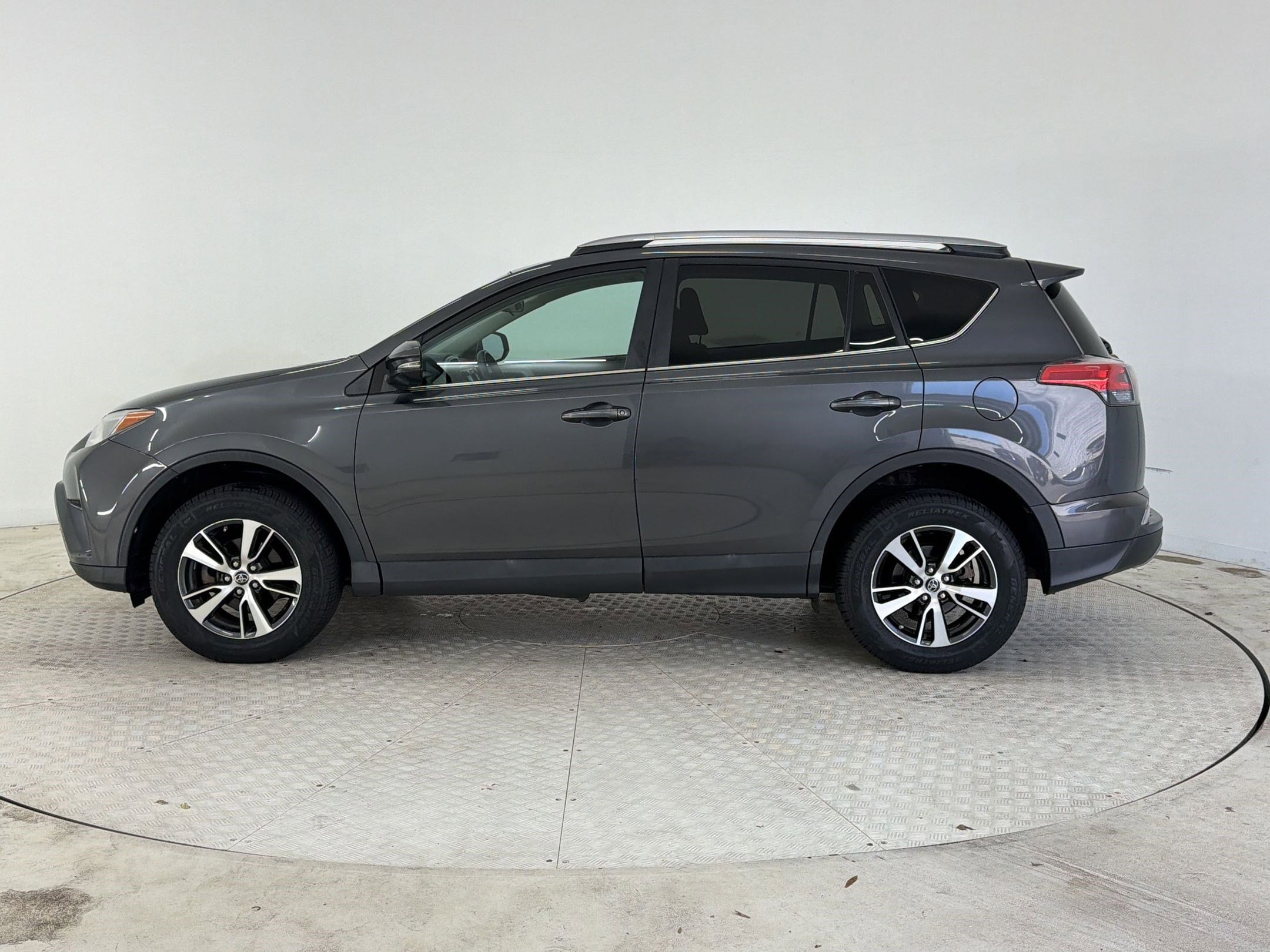 RAV4 XLE SUV